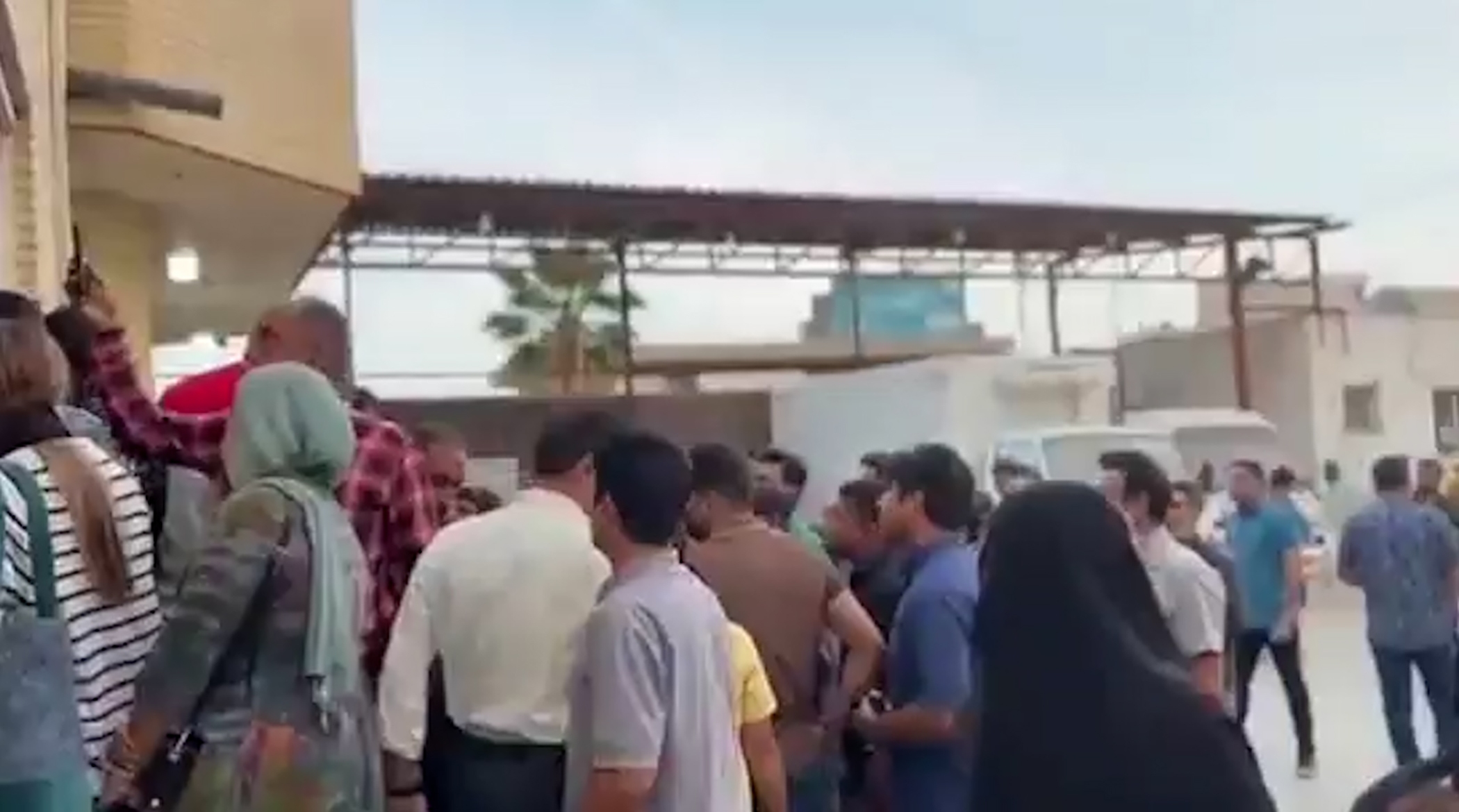 حماسه مردم بندرعباس پس از انفجار بندر شهید رجایی