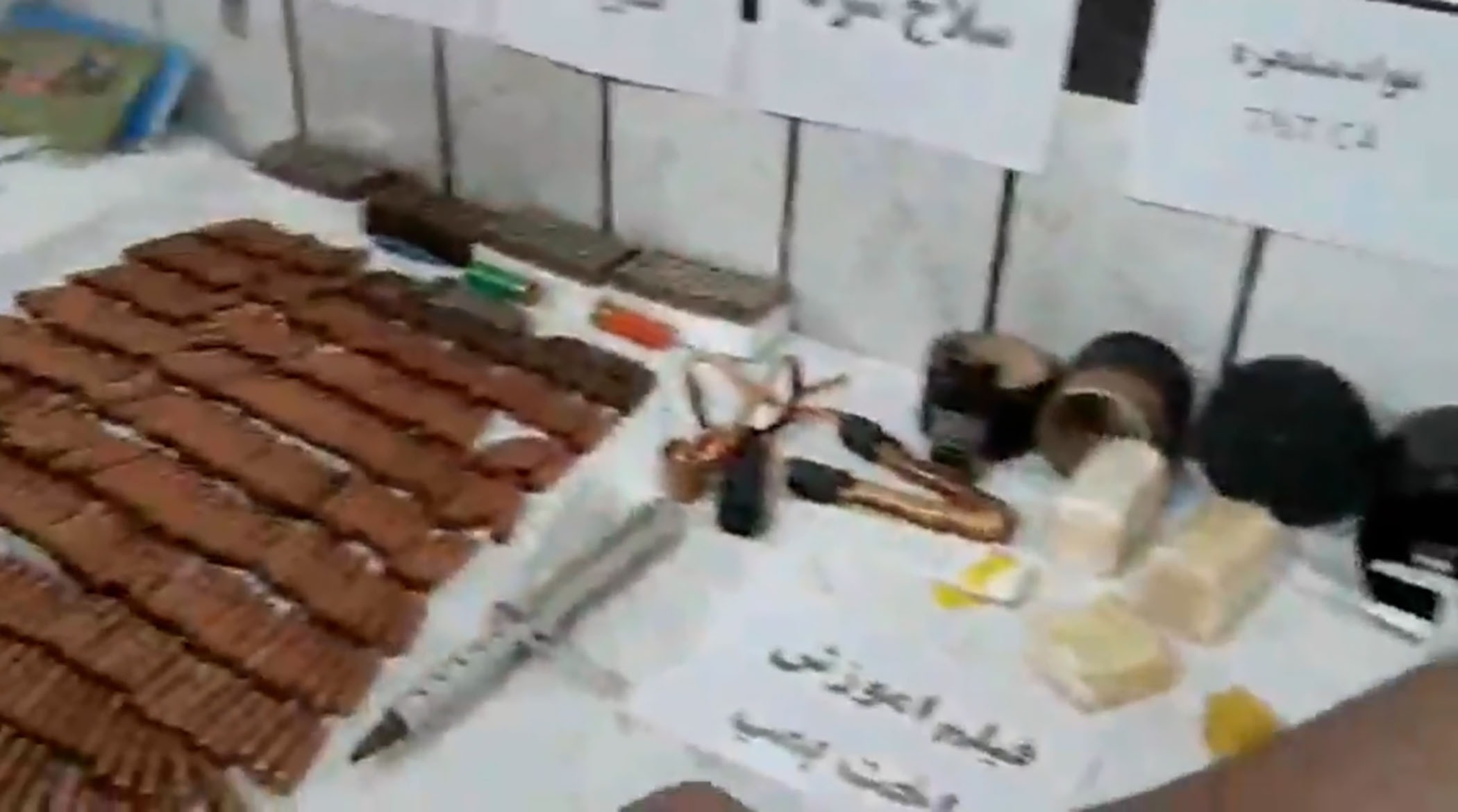 تصاویر کشف تجهیزات جنگی و بمب از جاسوس موساد