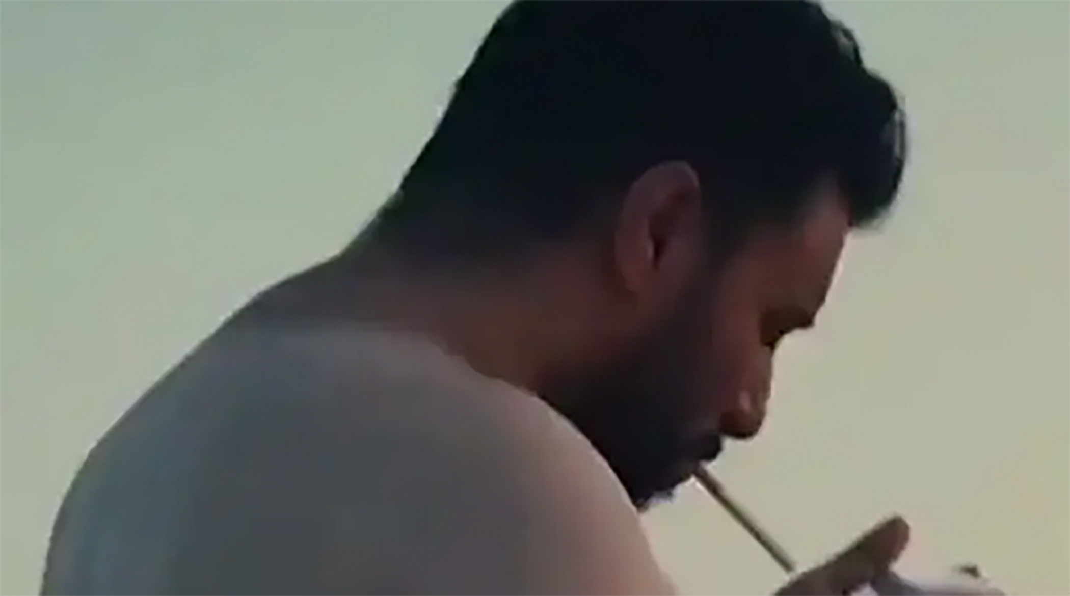 تصاویر برهنه جواد عزتی که نویسنده کیهان را عصبانی کرد