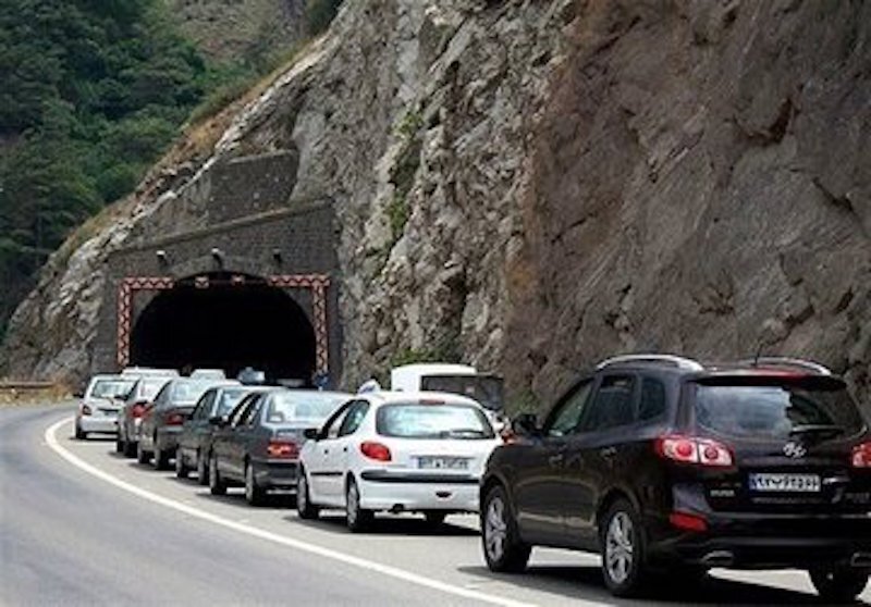 ترافیک سنگین، جادههای شمال را قفل کرد