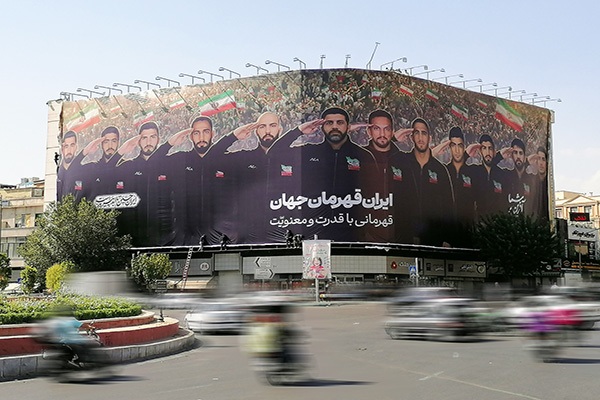 ایران قهرمان جهان؛ دیوارنگاره تازه میدان انقلاب