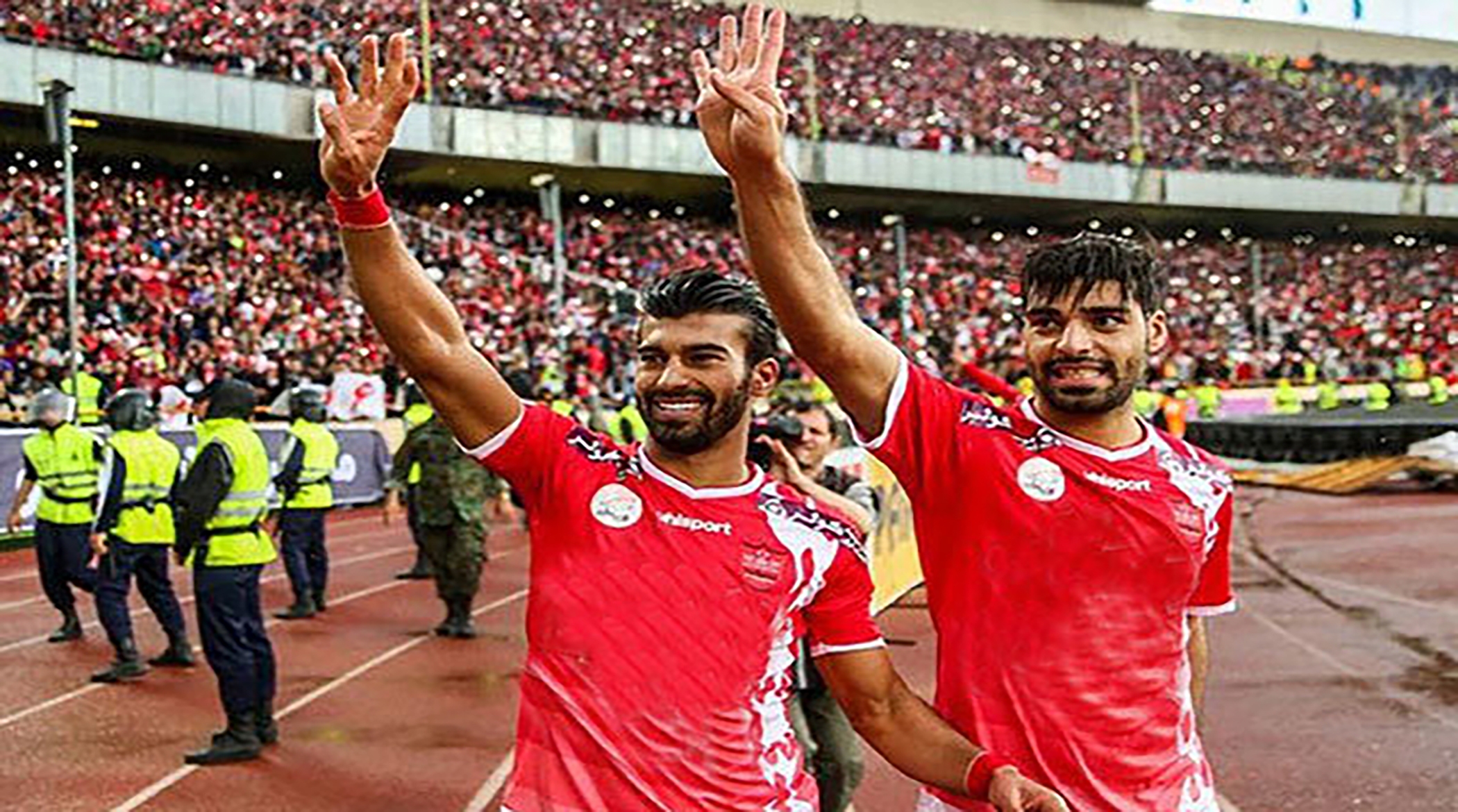مهدی طارمی چمدان‌هایش را برای پرسپولیس بست؟