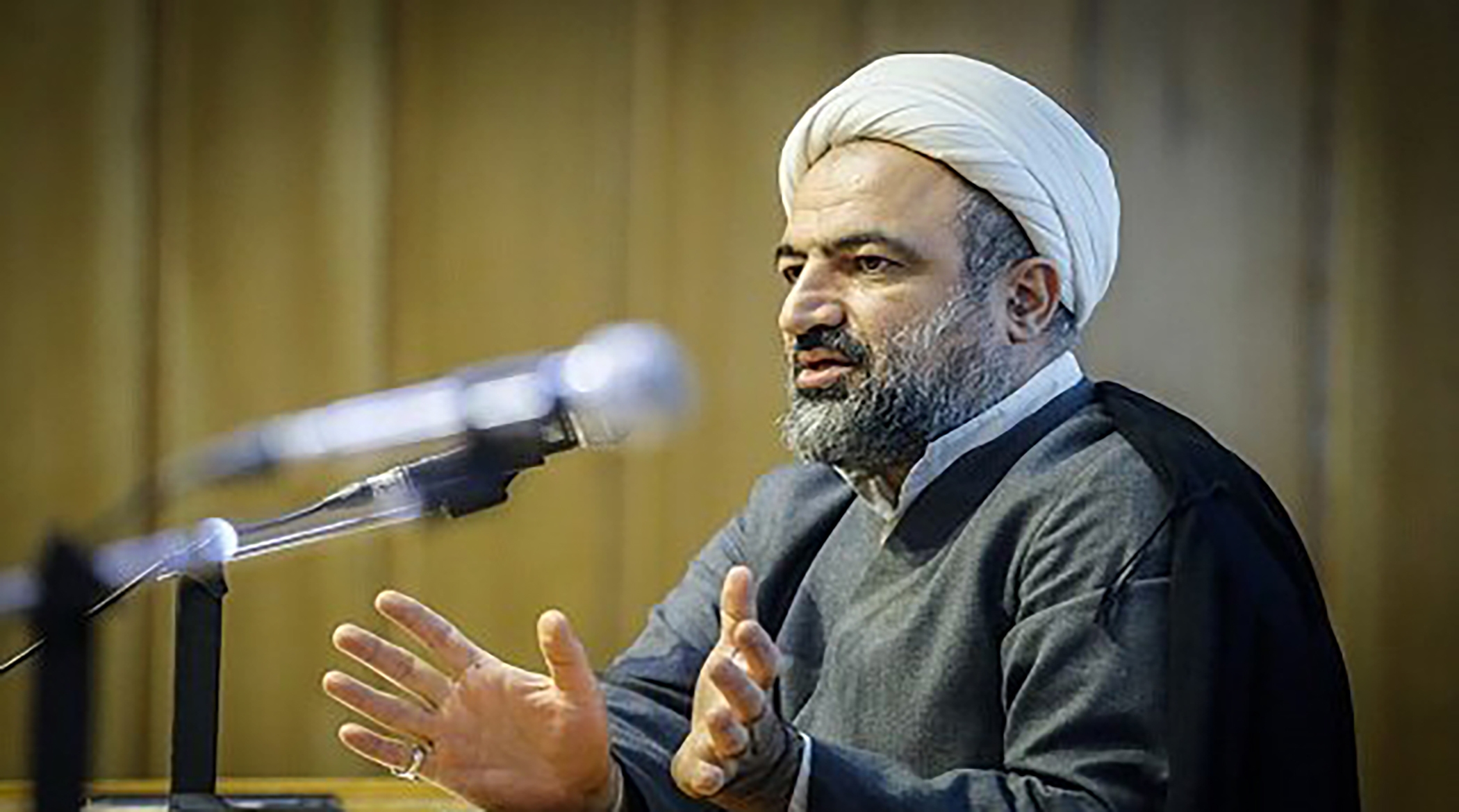 حمید رسایی: باید حتی تا ساخت بمب اتم پیش برویم!