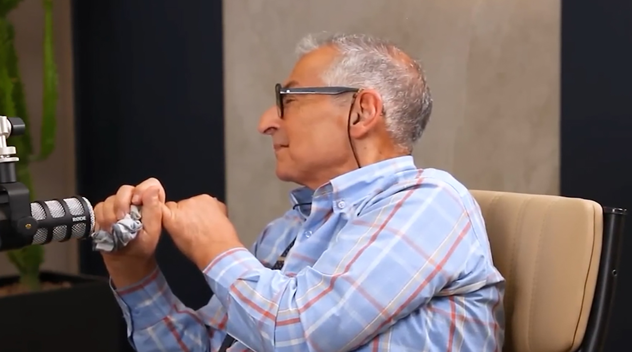 مسئله حجاب مسئله قدرت است، نه خدا و پیغمبر!