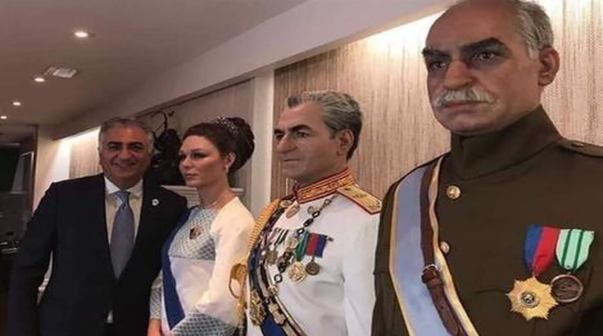 ضریب هوشی رضا پهلوی‌ کمی بیش از میمون است!