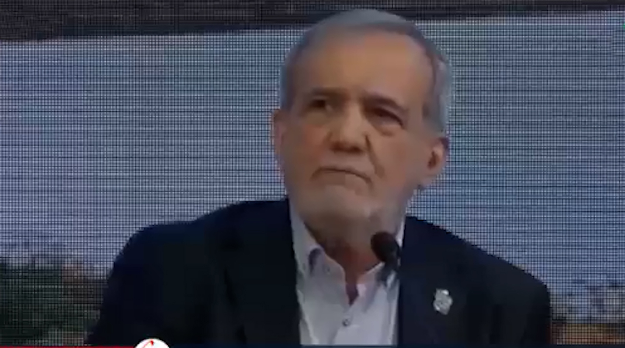 پزشکیان: می‌گویند دولت دارد اینجا را نابود می‌کند، مگر من دیوانه‌ام؟