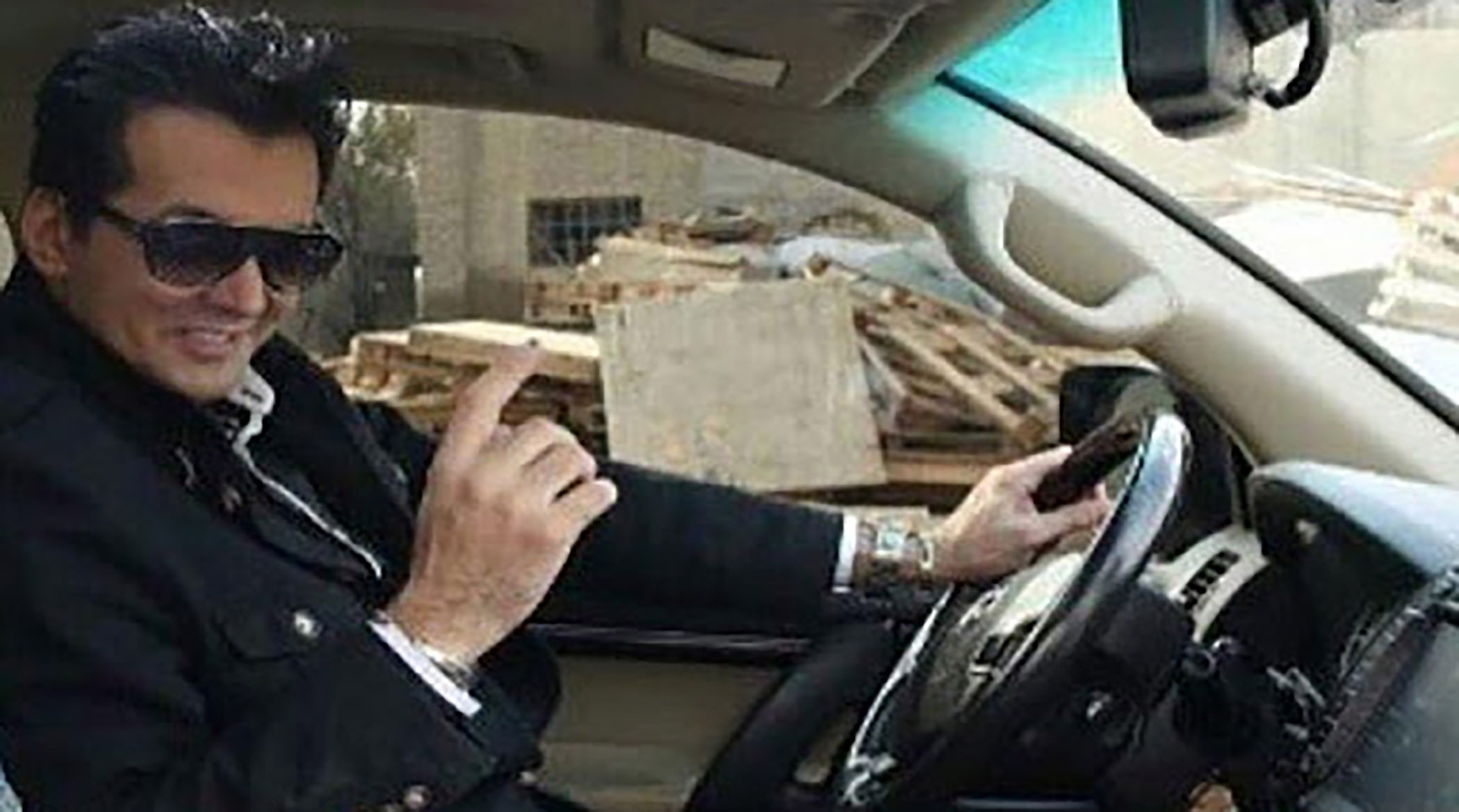 نوشته عجیب پشت ماشین حسام نواب صفوی