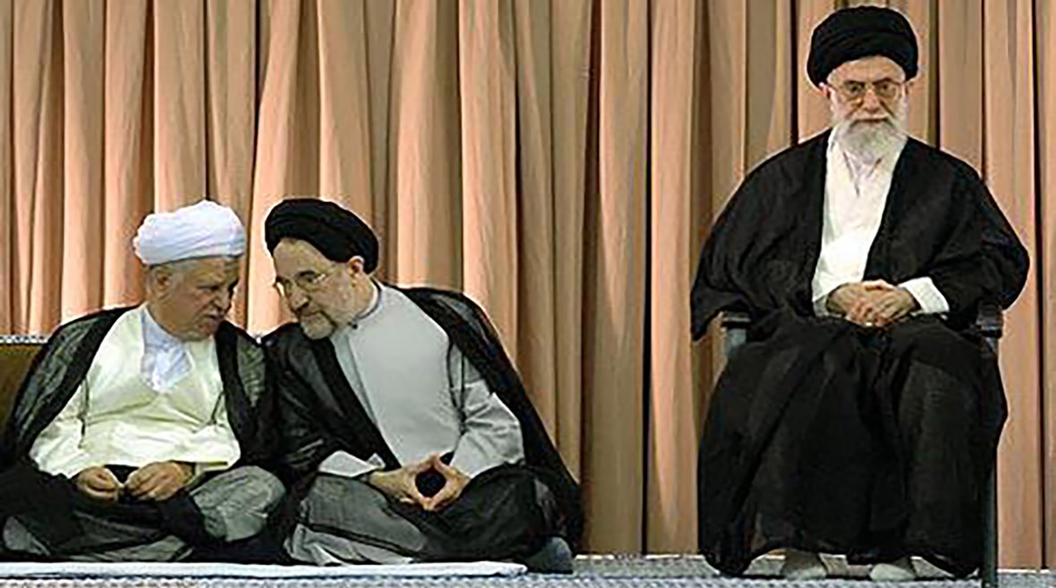 هاشمی به خاتمی گفت در ظاهر حرف رهبری را بپذیر و کار خودت را بکن!