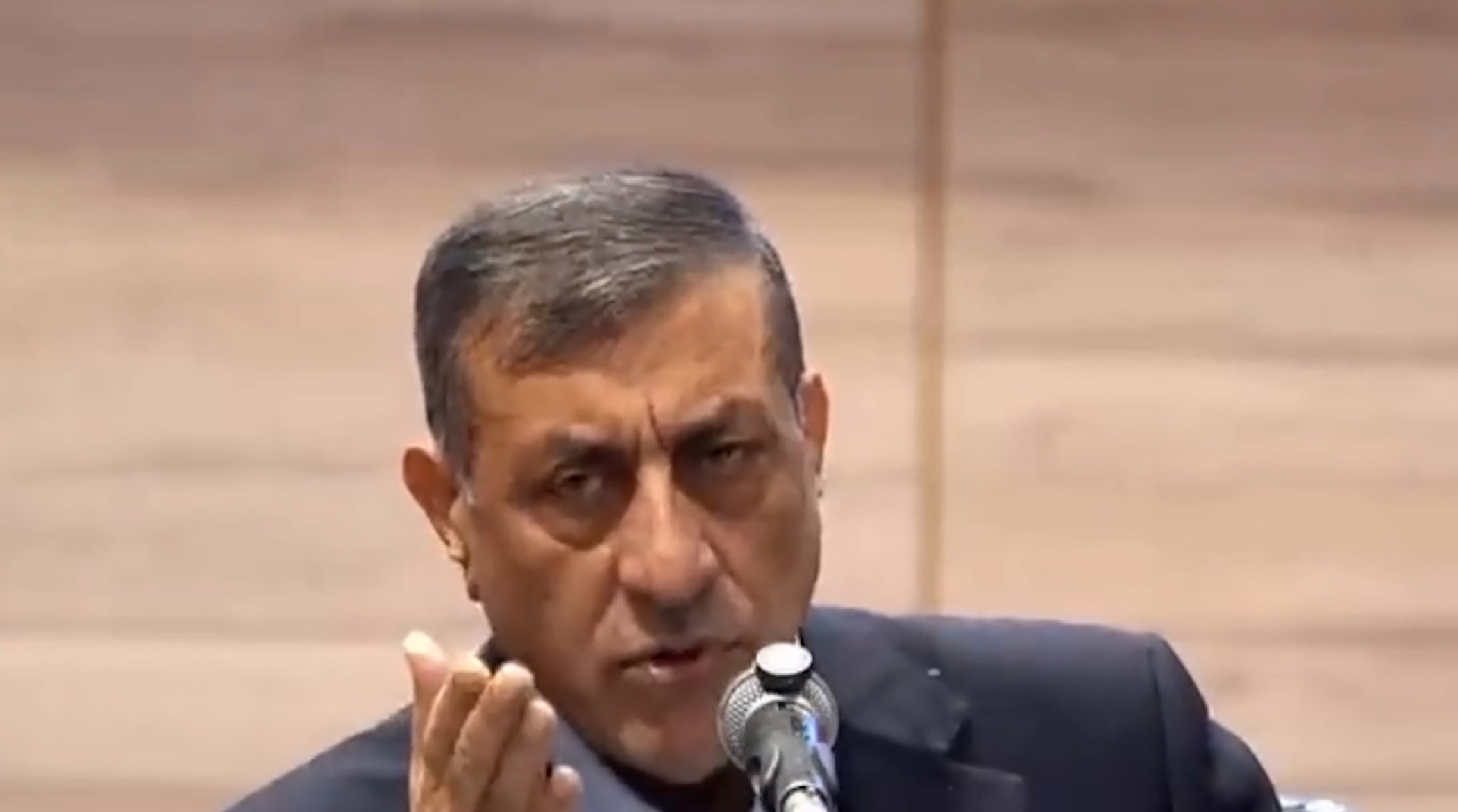 معاون پزشکیان: ما گرانی را مهار کردیم!