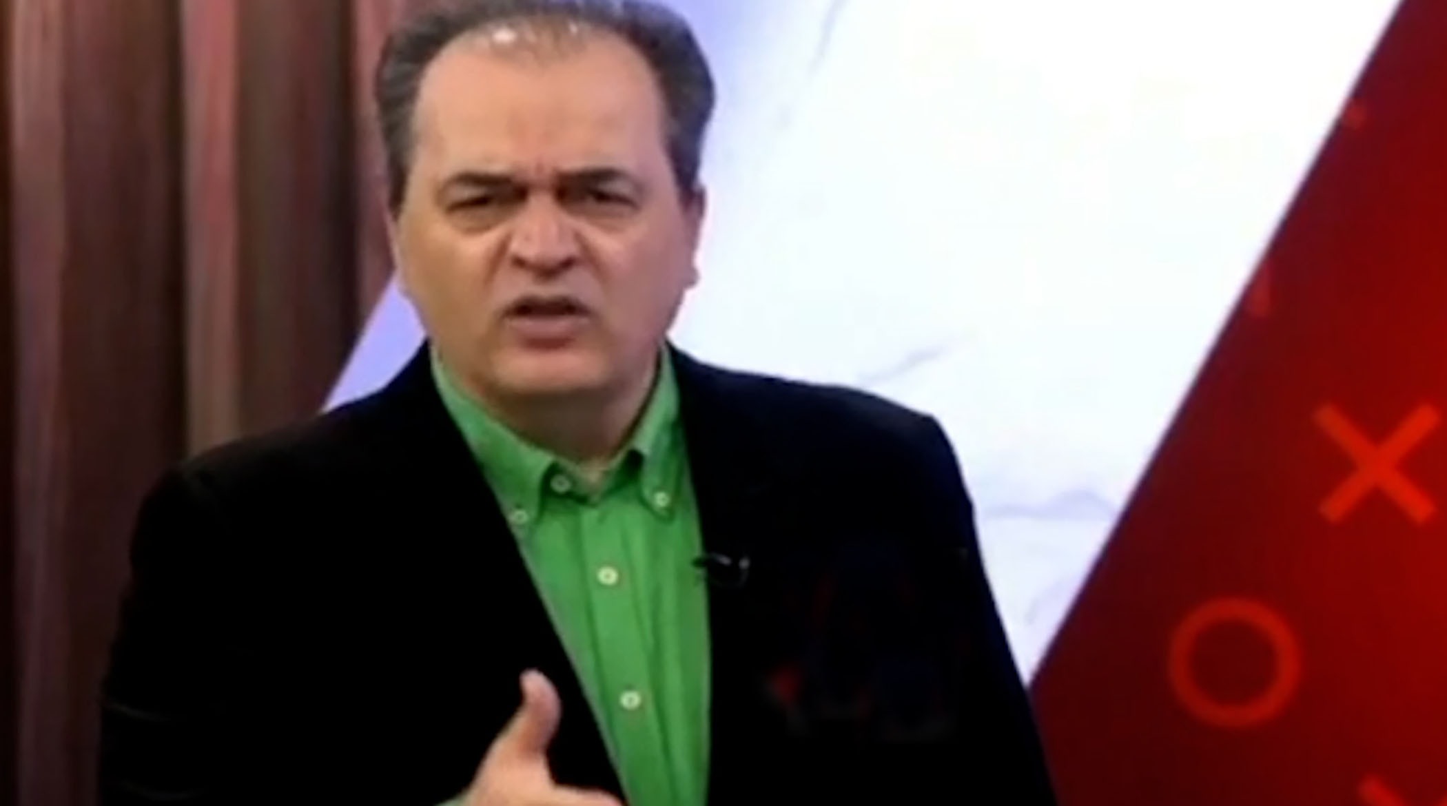 اعتراض پیمان یوسفی به فحاشی خداداد عزیزی روی آنتن