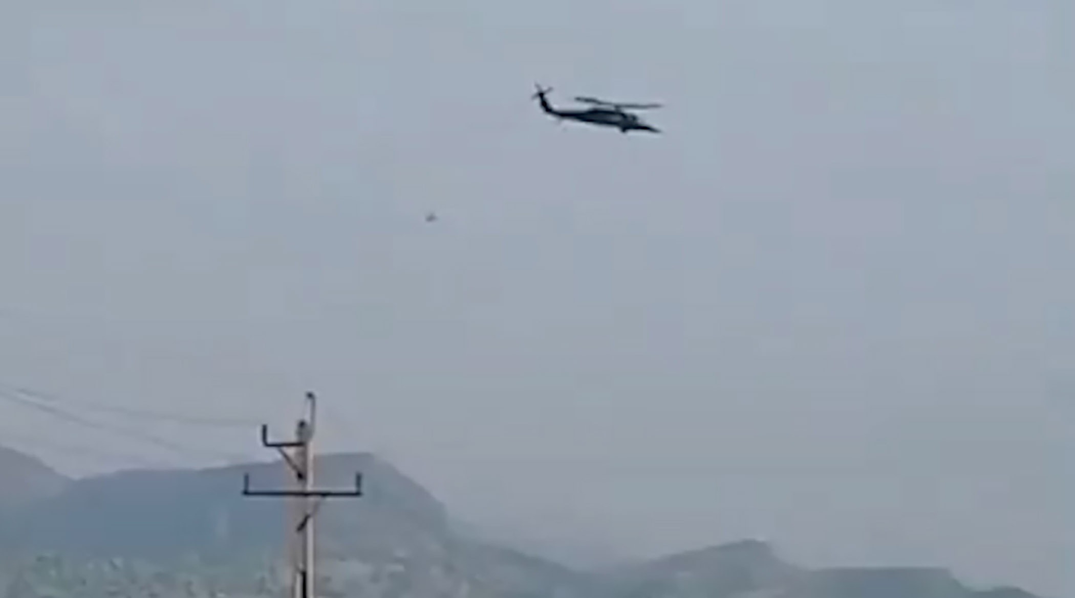 تصاویر دو هلی کوپتر بلک هاوک که مورد اصابت قرار گرفتند