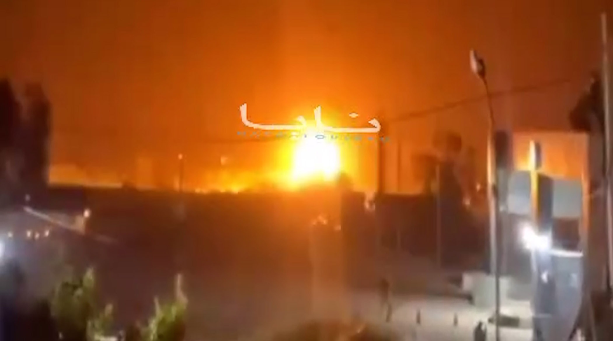 لحظه اصابت پهپاد به پایگاه آمریکا در اربیل کردستان عراق