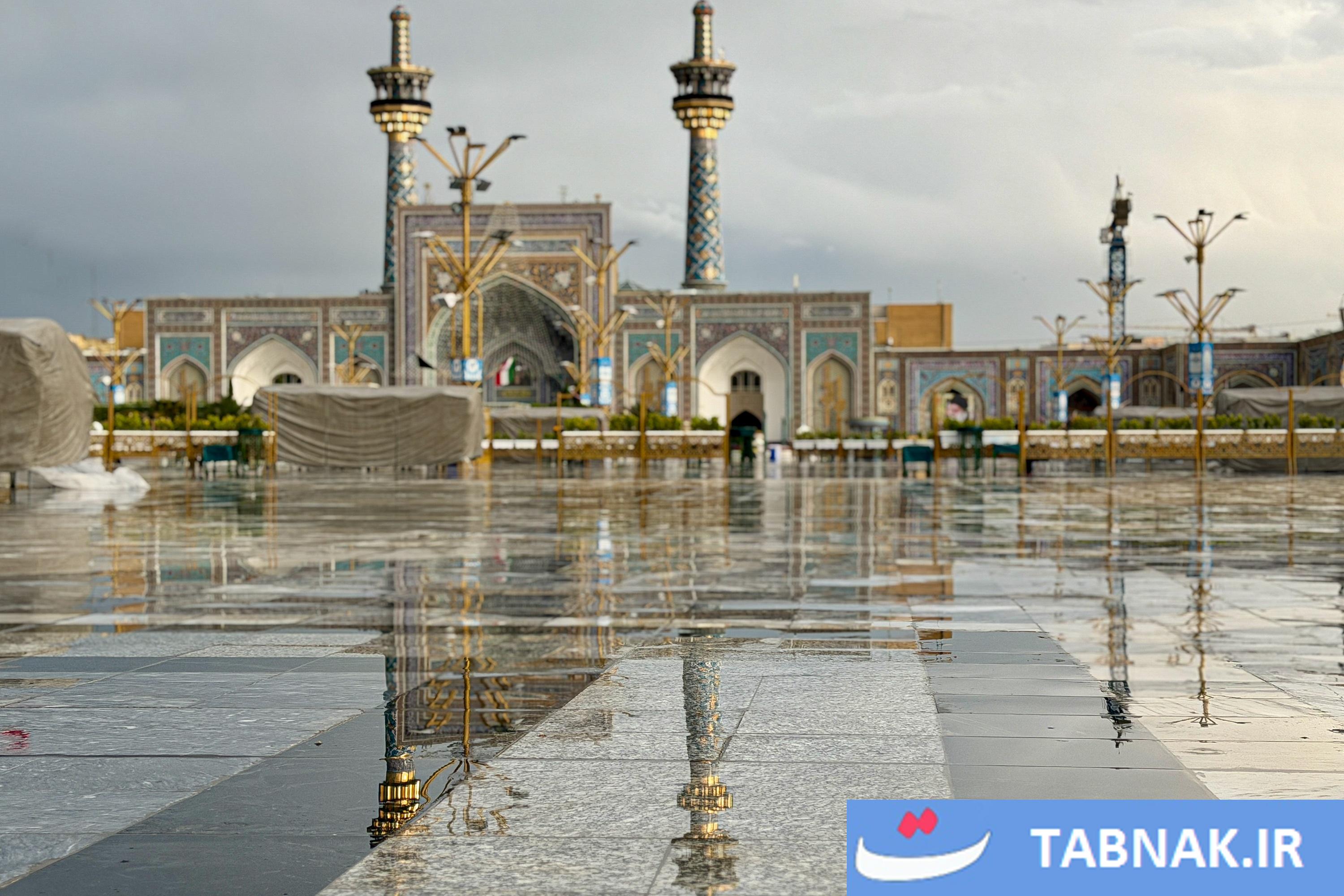 عکس: بارش باران بهاری در حرم مطهر رضوی