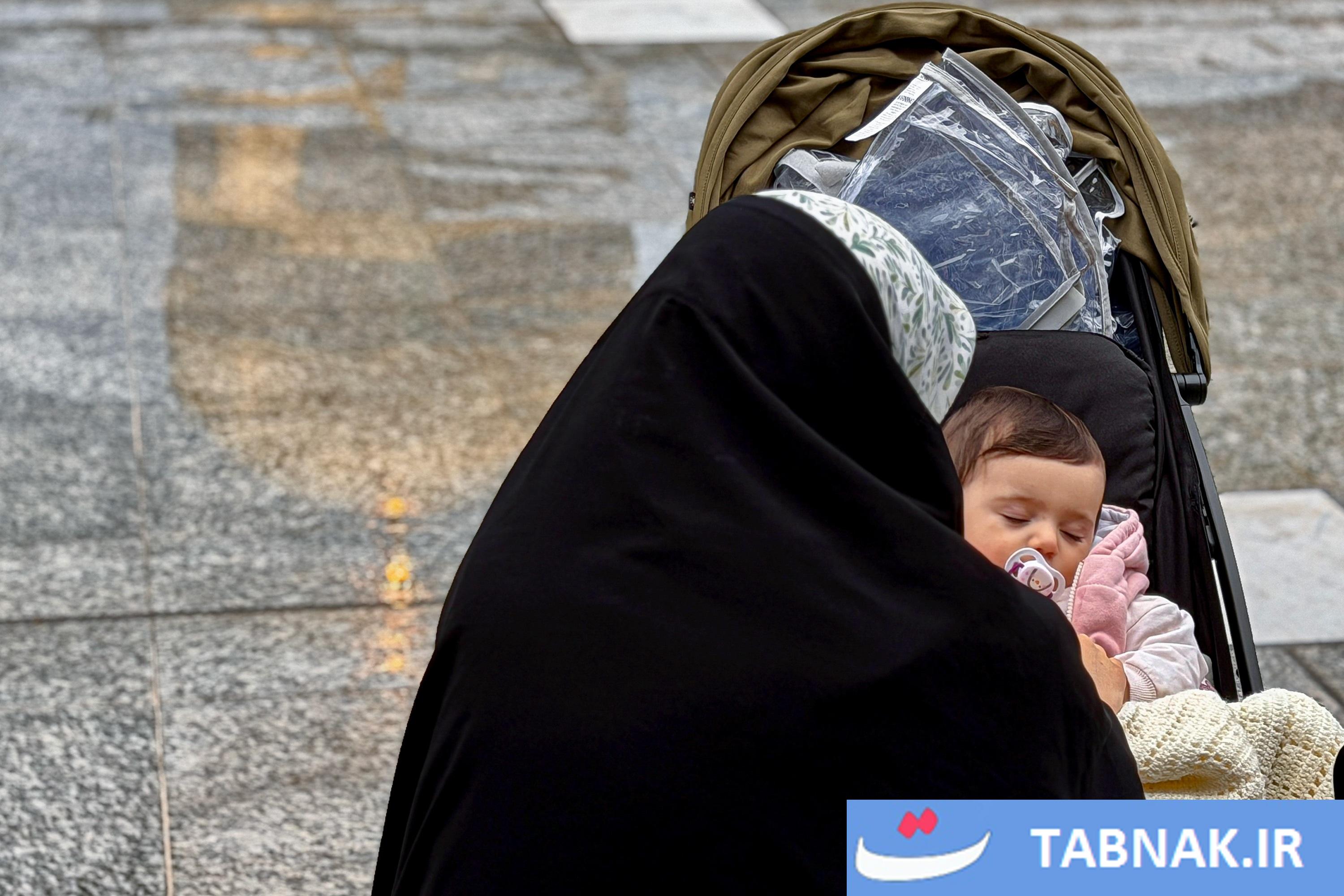 عکس: بارش باران بهاری در حرم مطهر رضوی