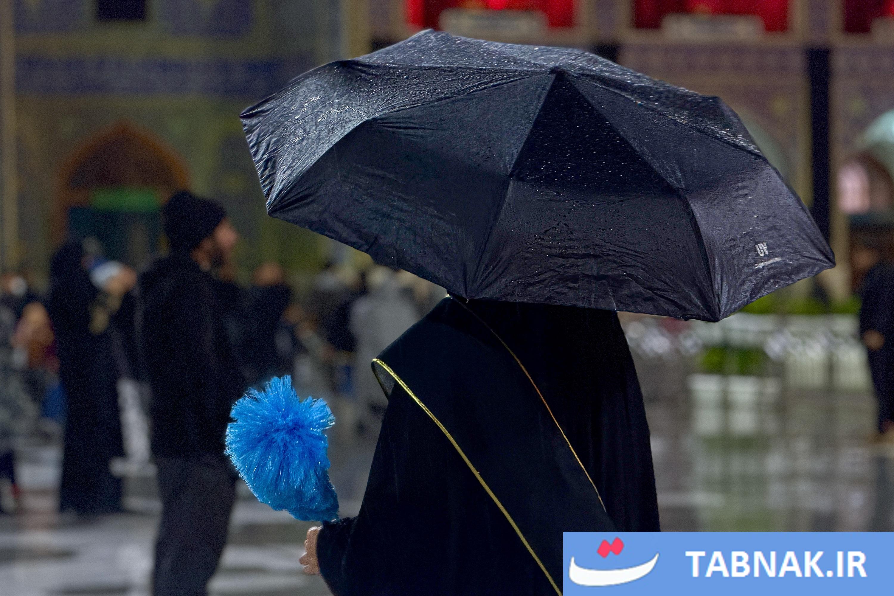 عکس: بارش باران بهاری در حرم مطهر رضوی