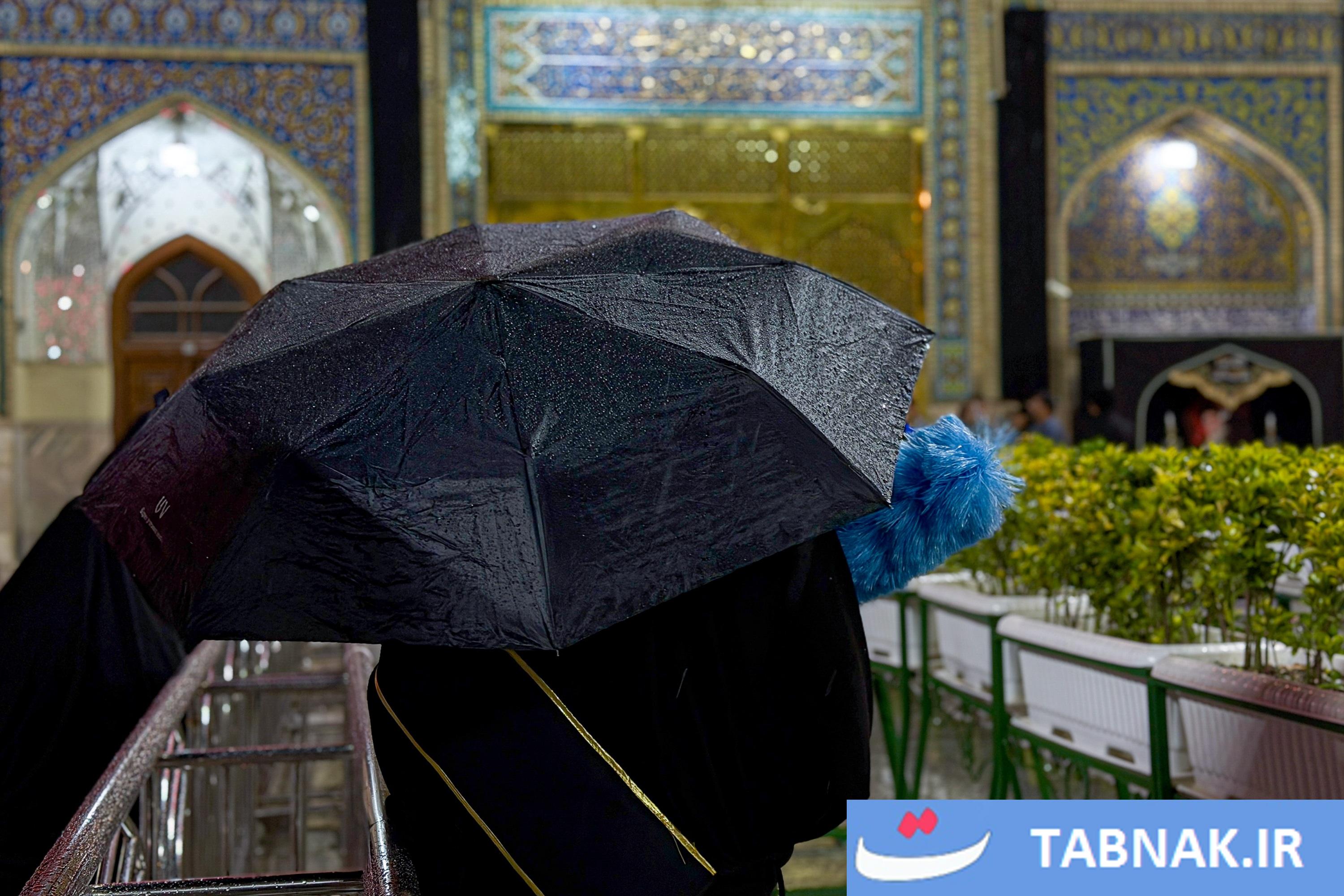 عکس: بارش باران بهاری در حرم مطهر رضوی