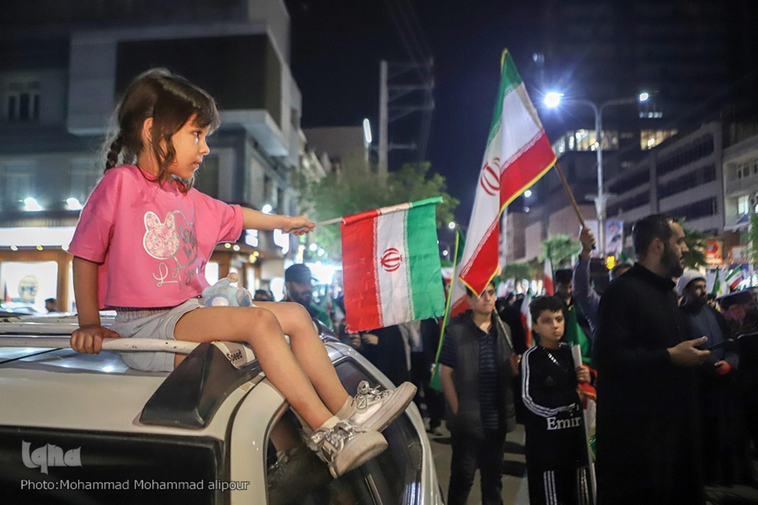 عکس: پناهِ پرچم