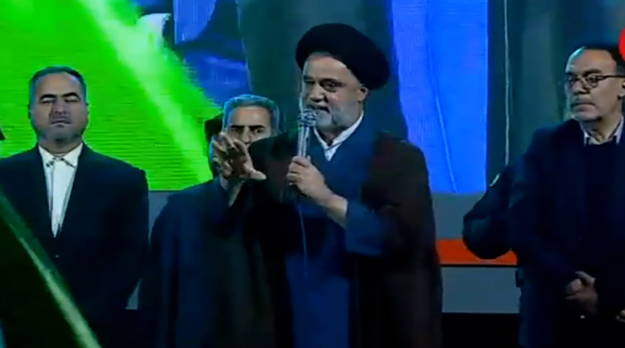ترامپ زنازاده فرزند زنازاده می‌خواهد مردم ایران تسلیم شوند!