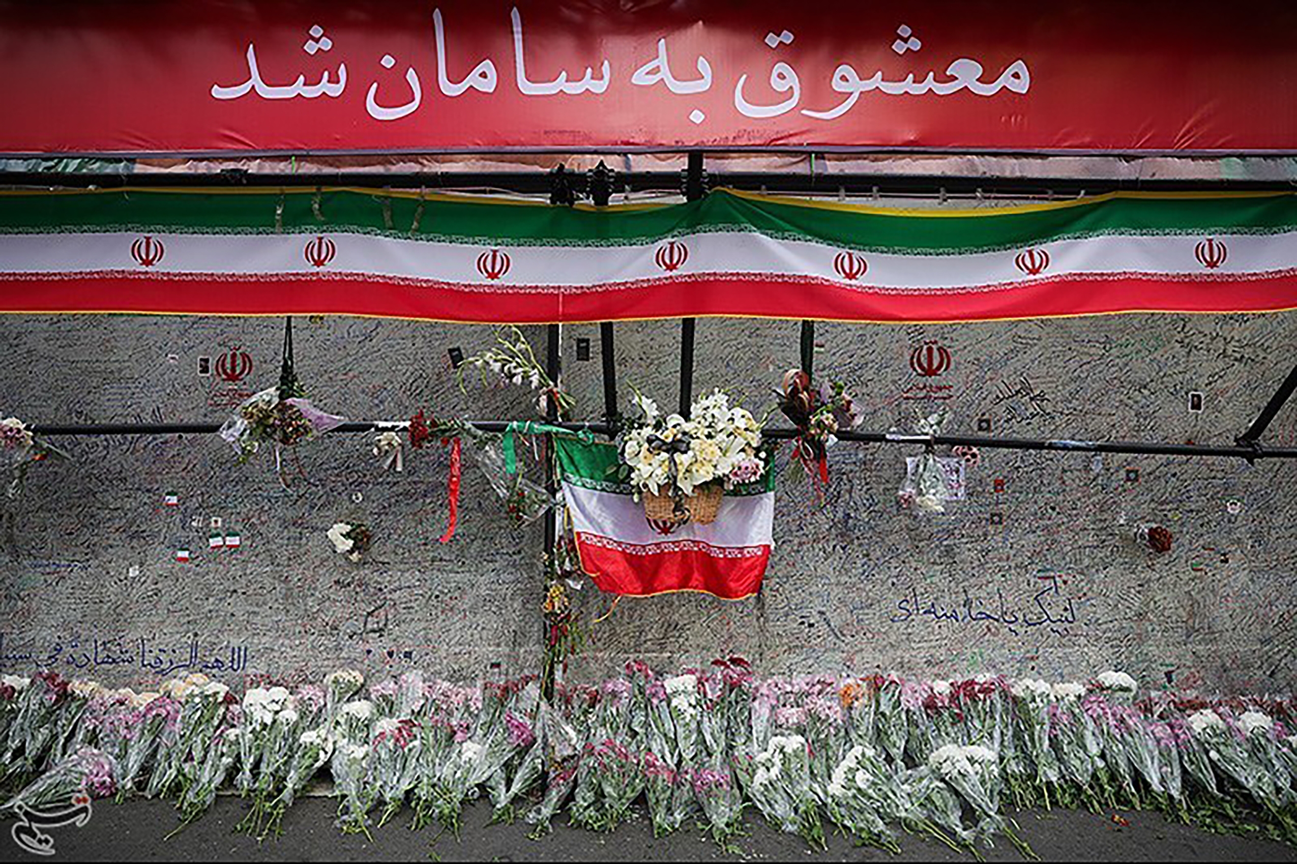 عکس: دلنوشته هایی به شهید خیابان کشور دوست