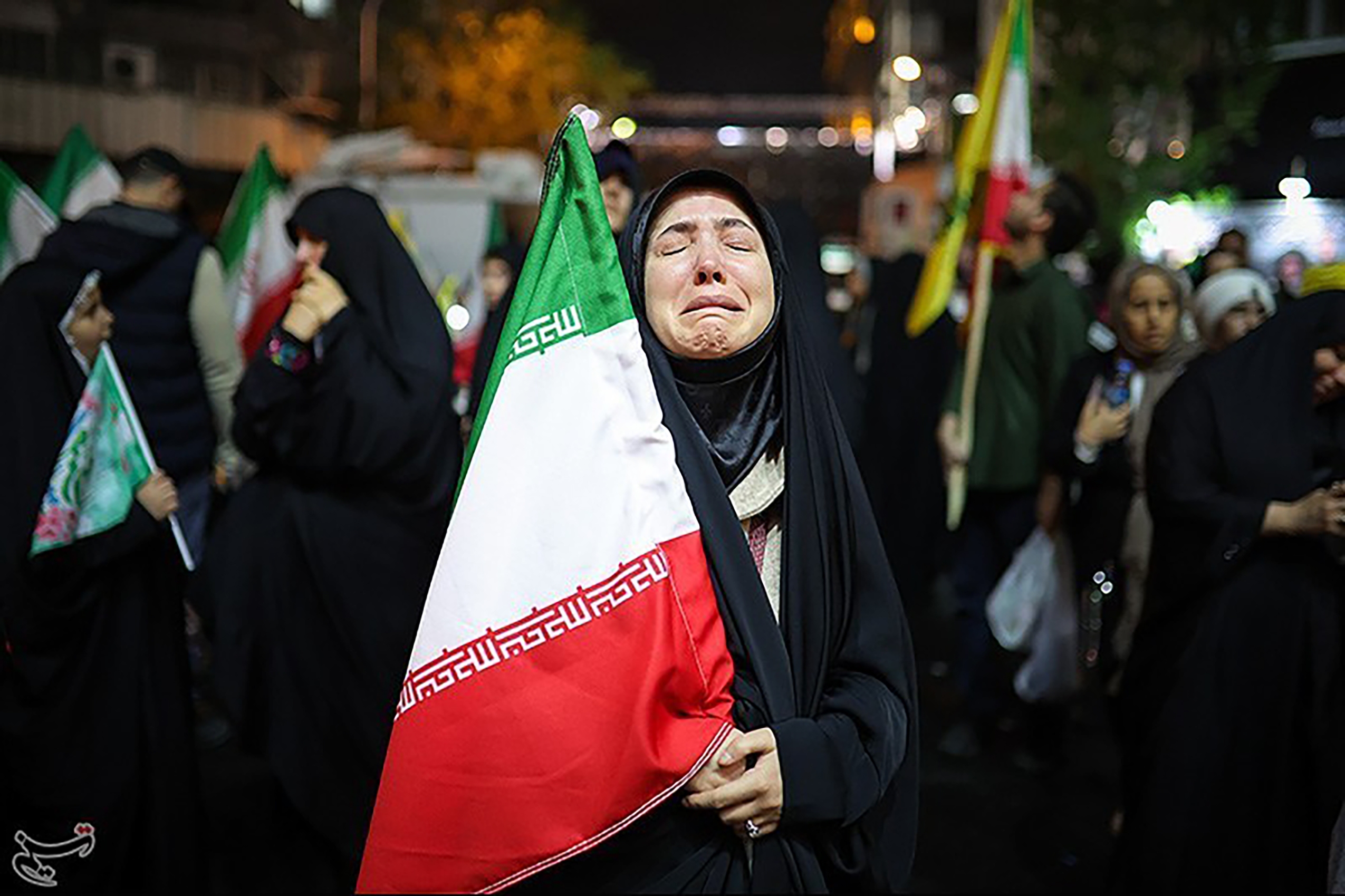 عکس: دلنوشته هایی به شهید خیابان کشور دوست