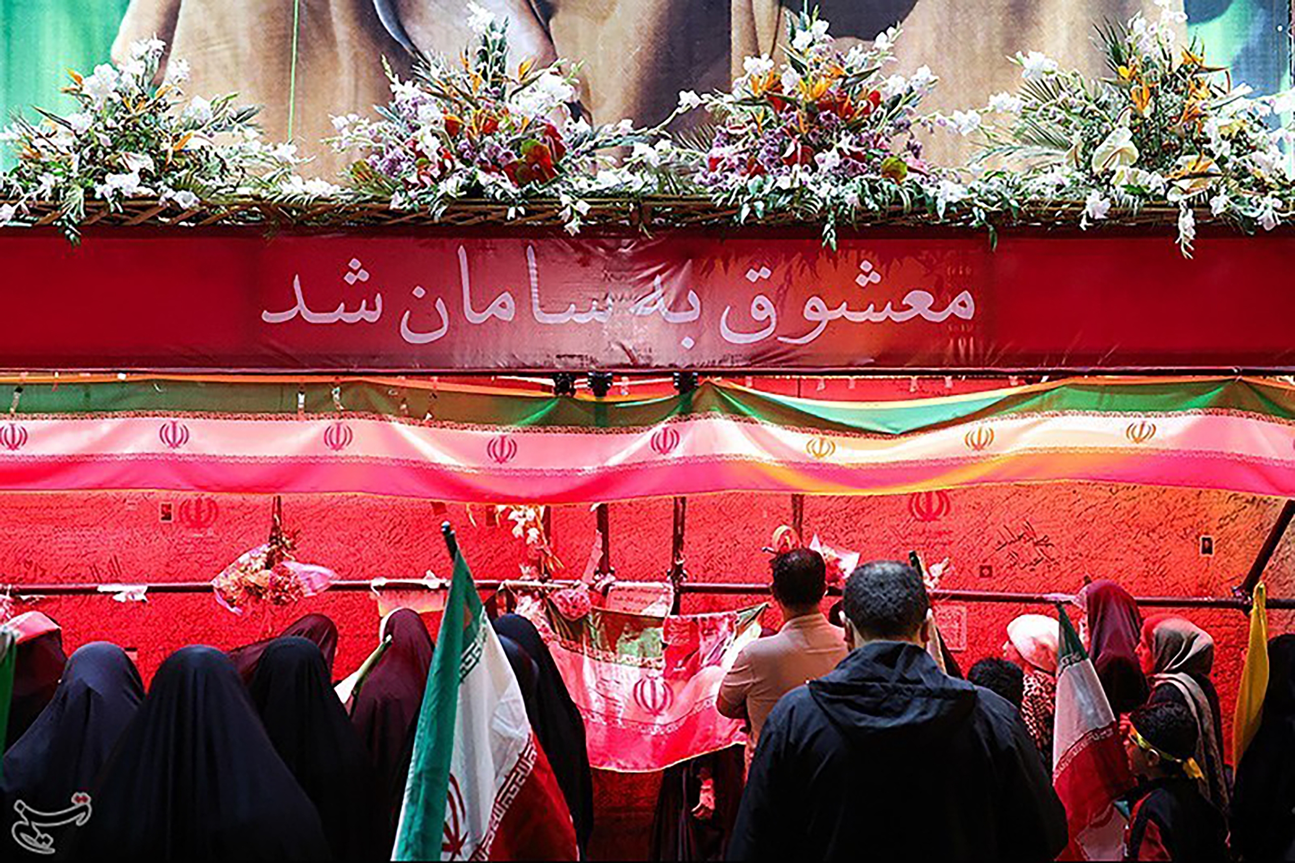 عکس: دلنوشته هایی به شهید خیابان کشور دوست