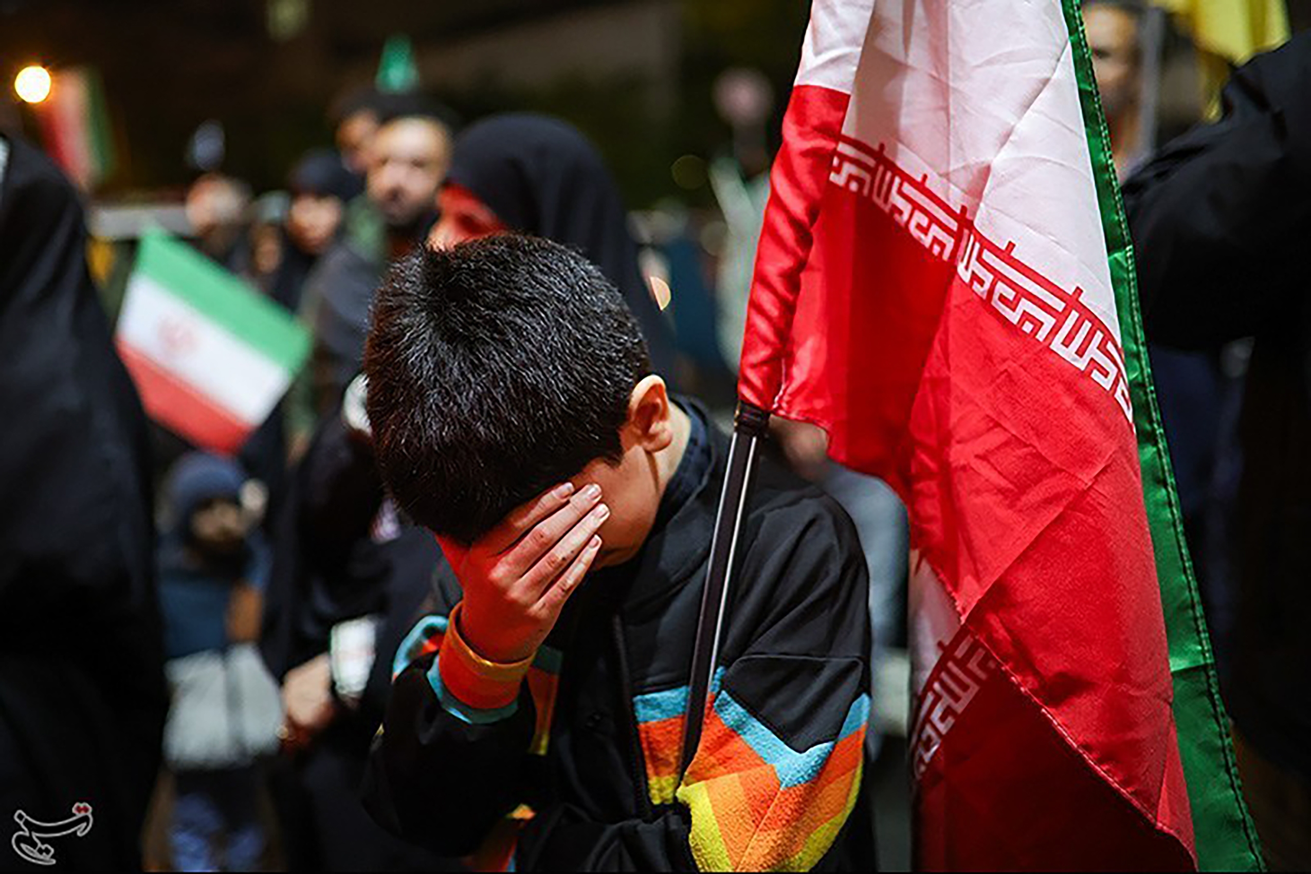 عکس: دلنوشته هایی به شهید خیابان کشور دوست