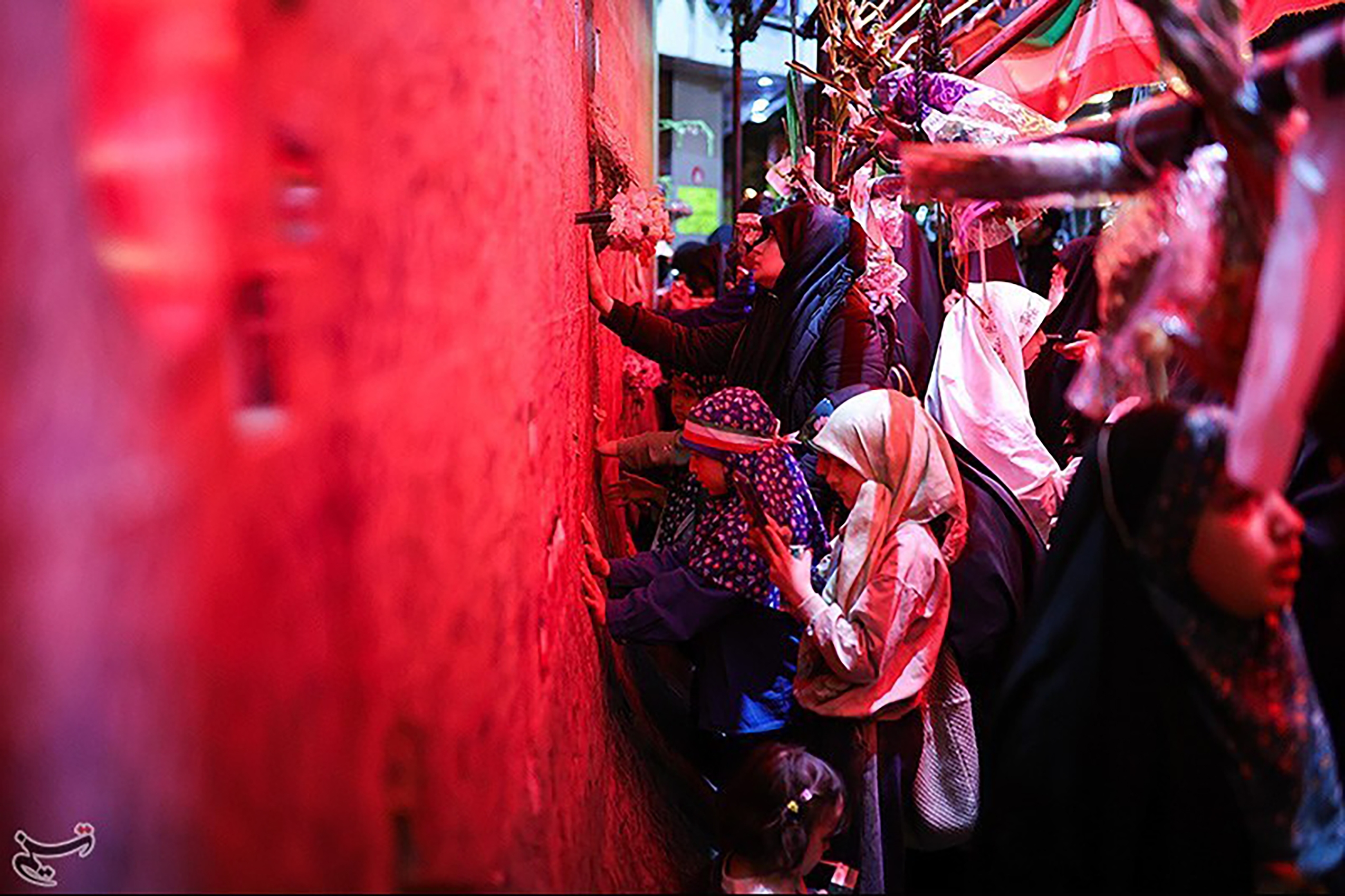 عکس: دلنوشته هایی به شهید خیابان کشور دوست