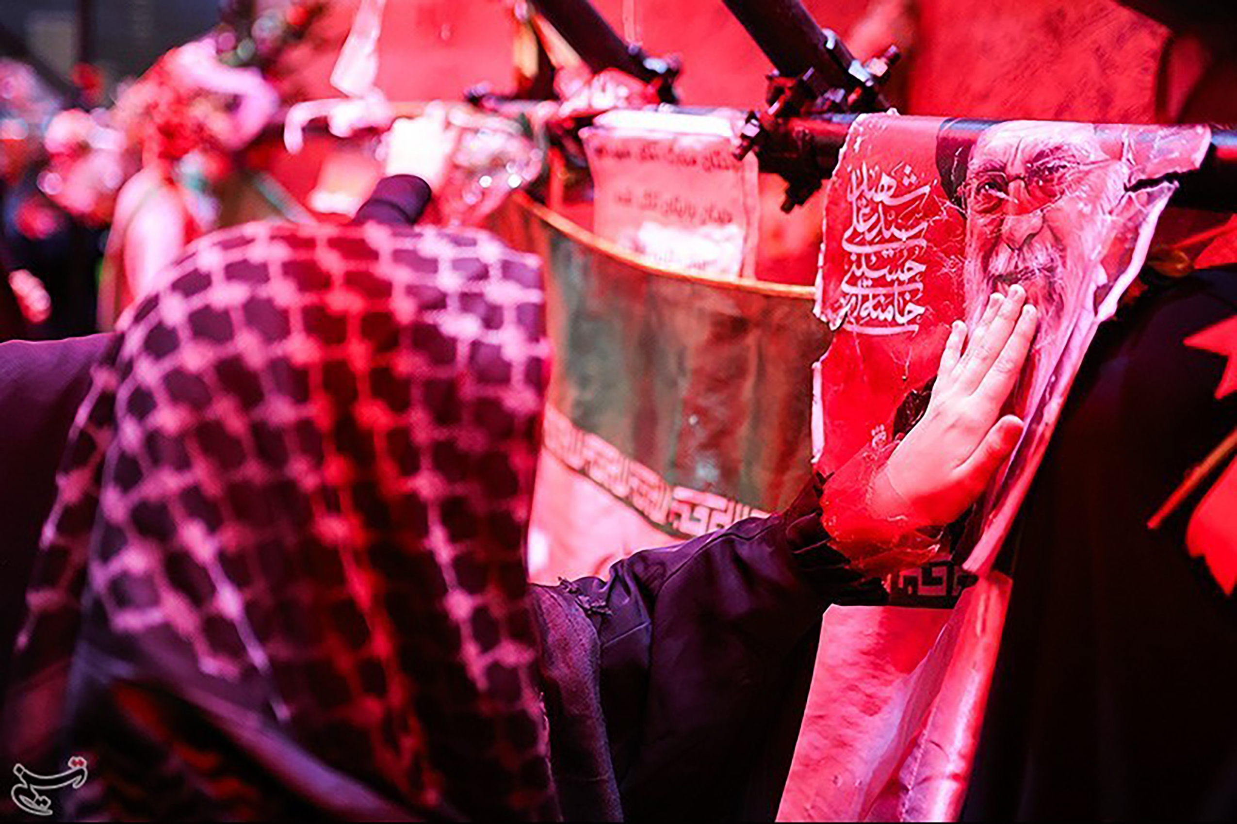 عکس: دلنوشته هایی به شهید خیابان کشور دوست