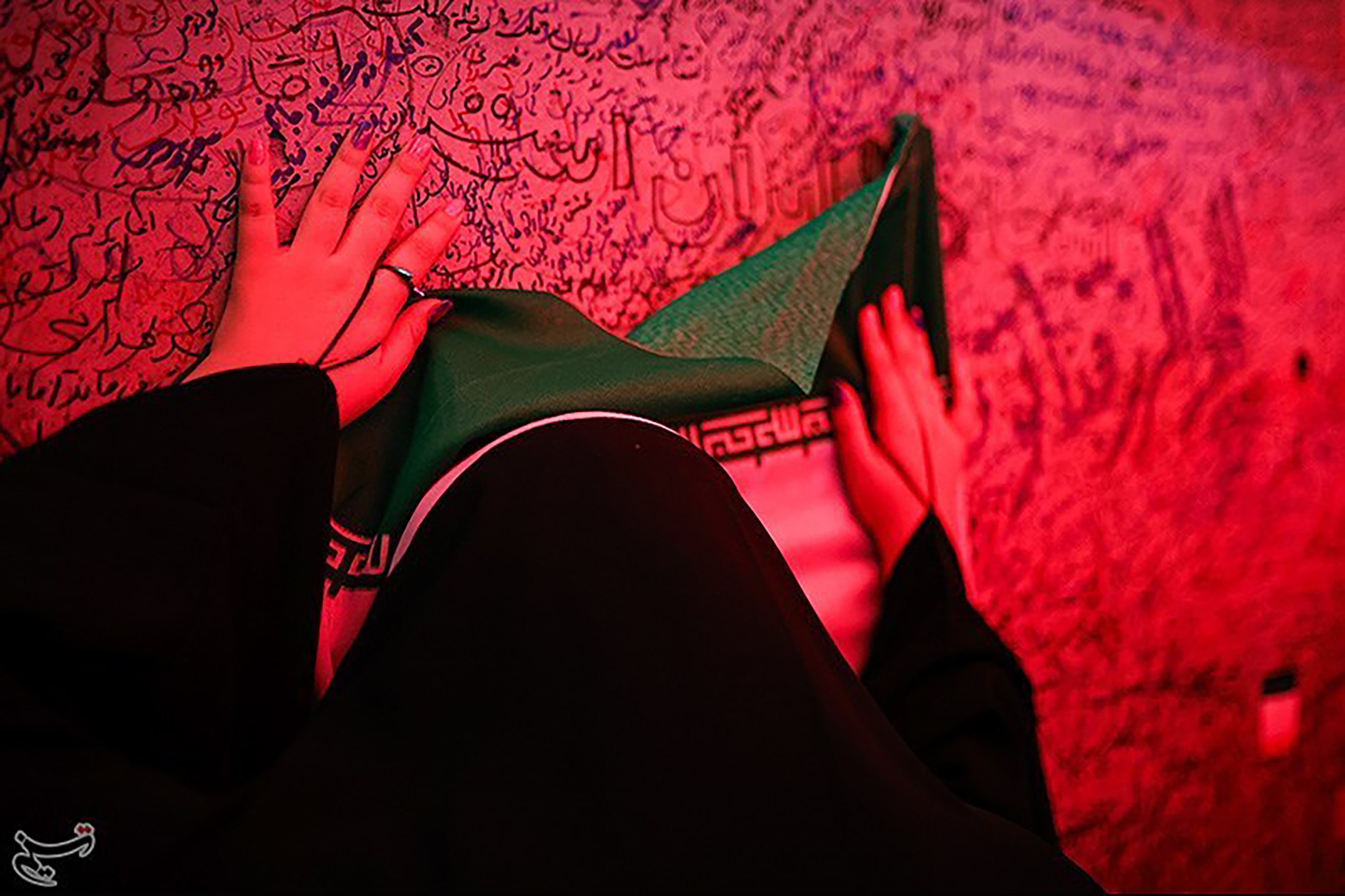 عکس: دلنوشته هایی به شهید خیابان کشور دوست