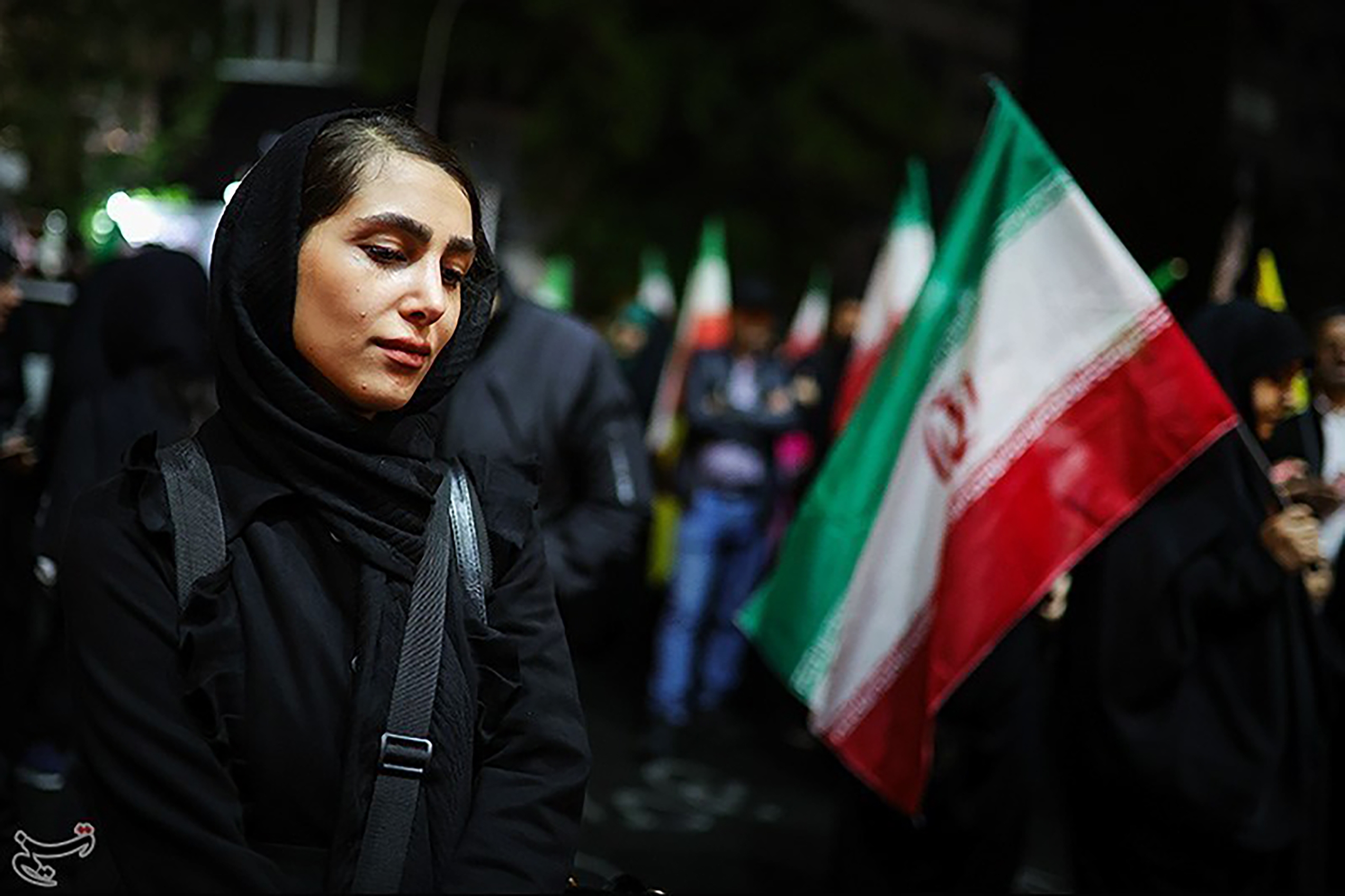 عکس: دلنوشته هایی به شهید خیابان کشور دوست
