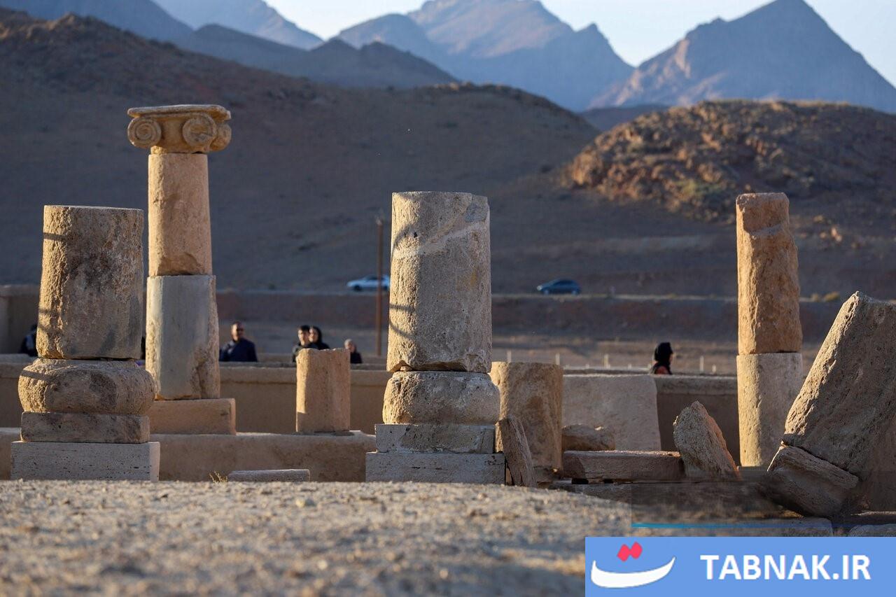 عکس: ستونهای سنگی خورهه