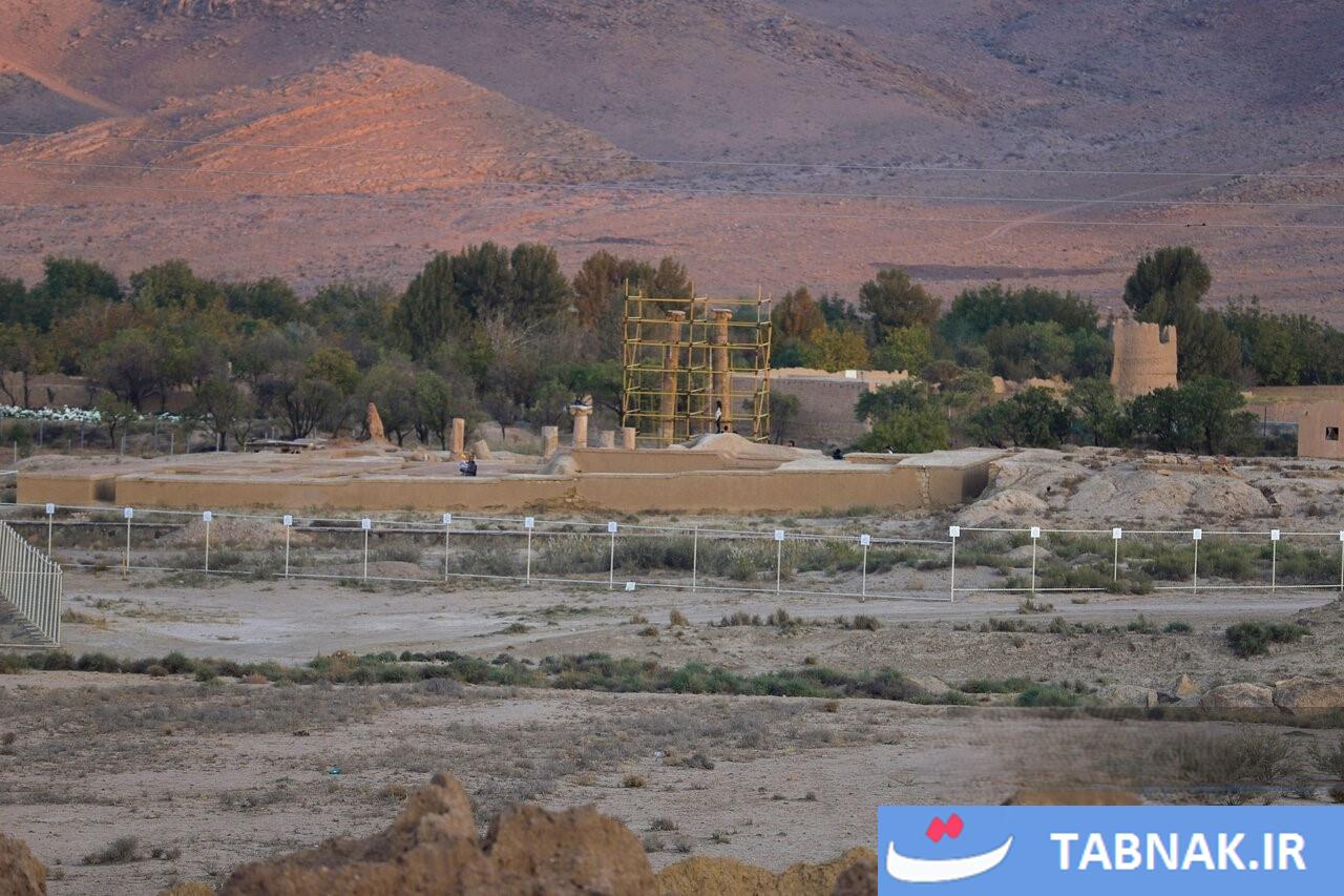 عکس: ستونهای سنگی خورهه