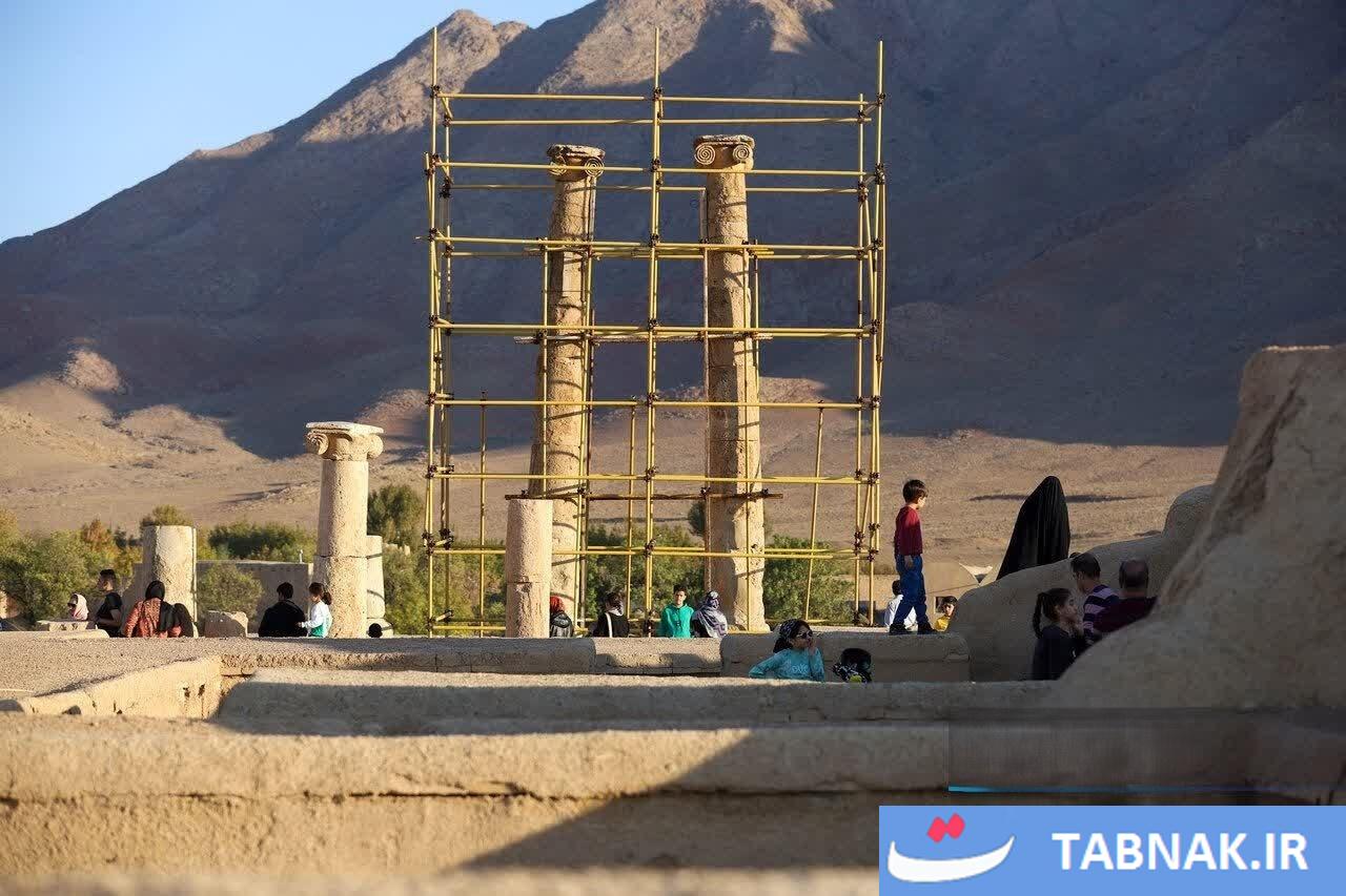 عکس: ستونهای سنگی خورهه