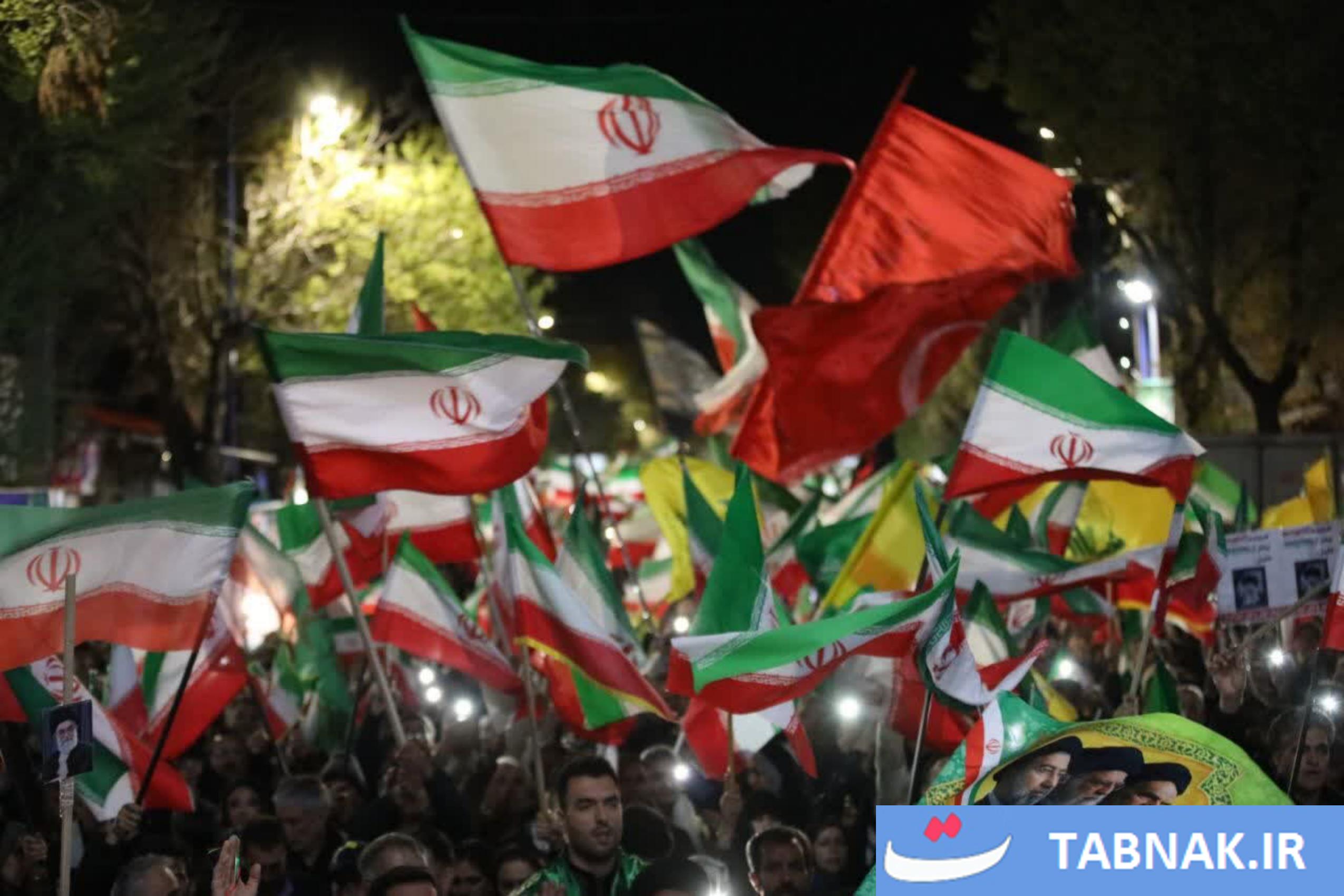 عکس: اتحاد مقدس، اجتماع مردمی در حمایت از رزمندگان اسلام