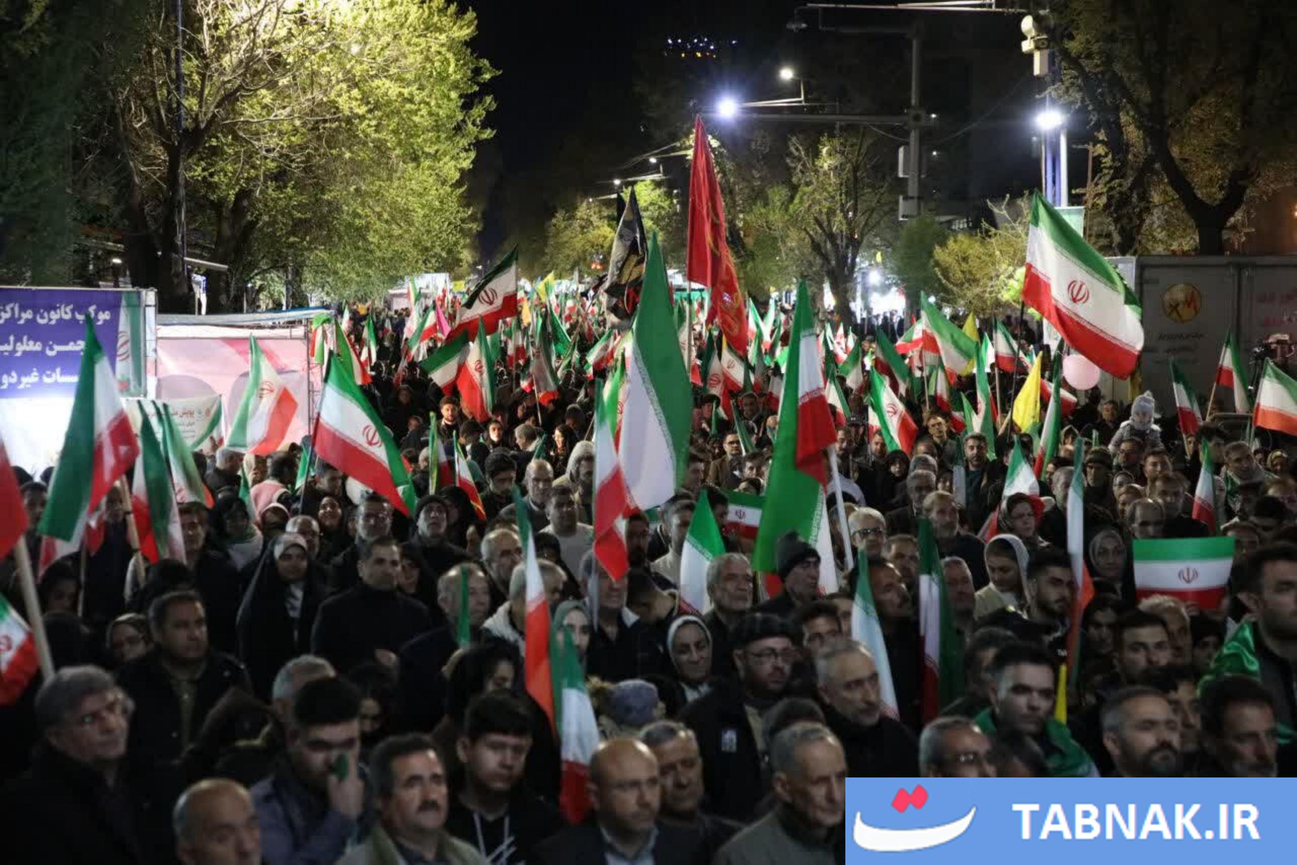 عکس: اتحاد مقدس، اجتماع مردمی در حمایت از رزمندگان اسلام