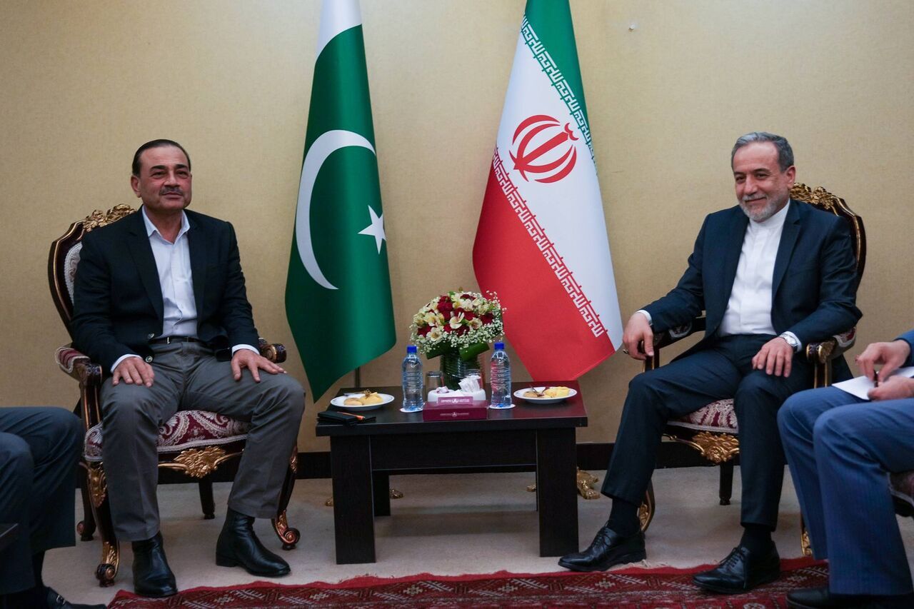 موضوع گفتگوی فرمانده ارتش پاکستان با عراقچی