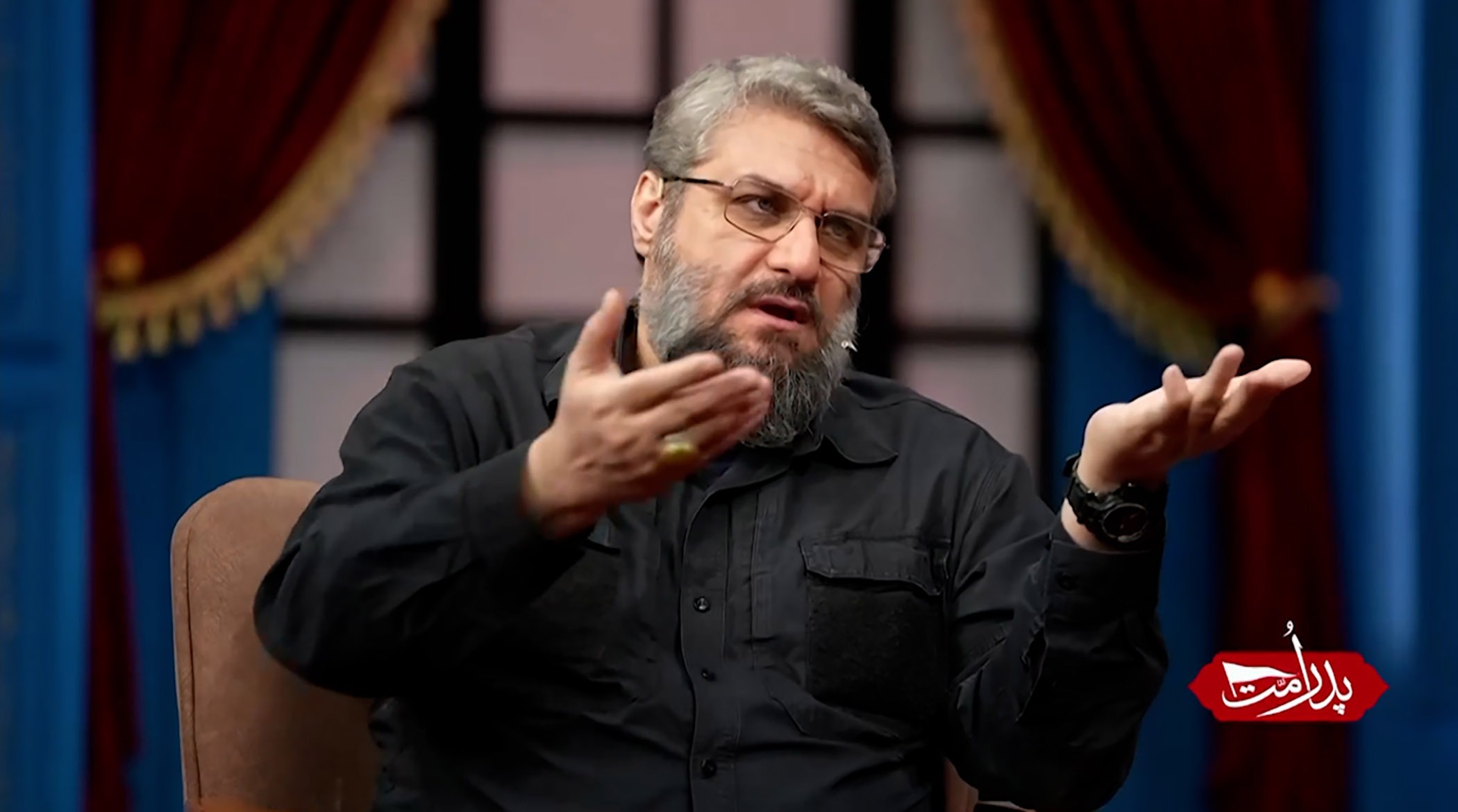 فرزند شهید بود و به حضرت آقا توهین می‌کرد