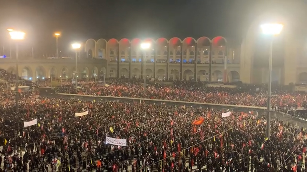 تصاویر سیل جمعیت در وداع شبانه با رهبر شهید انقلاب