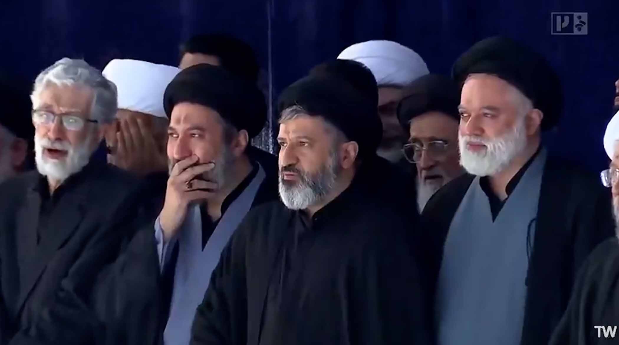 اشک‌های فرزندان رهبر شهید انقلاب پیش از نماز میت