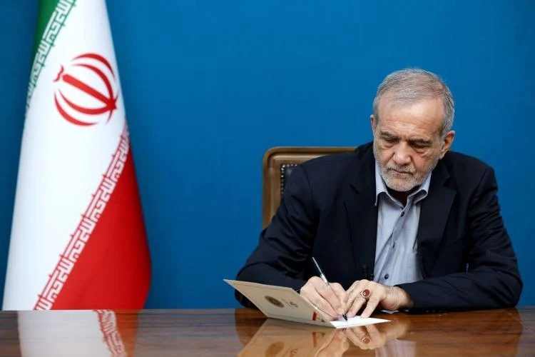 پیام پزشکیان برای قهرمانی تیم کشتی فرنگی ایران