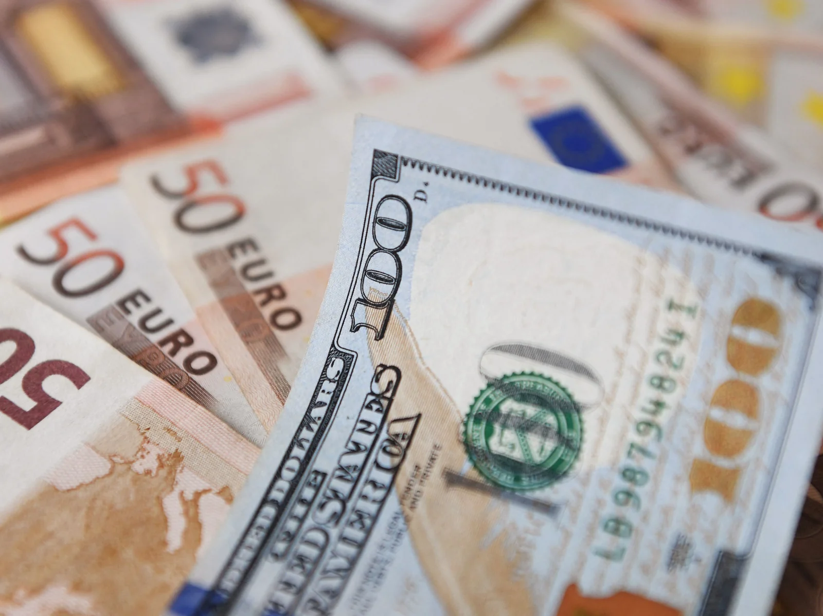 قیمت دلار امروز چهارشنبه 6 آبان ۱۴۰۵؛ کاهش نرخ حواله یورو