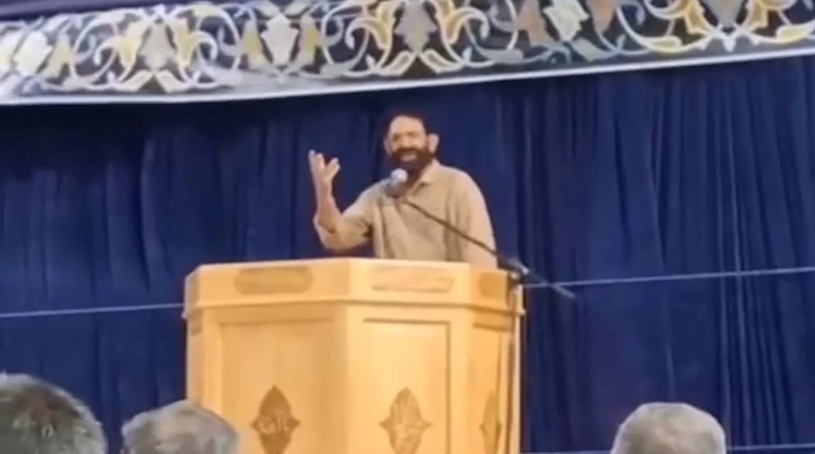 به مذاکره کننده آمریکا تیپا بزن و بگو: مرتیکه مقابل جمهوری اسلامی صاف بنشین