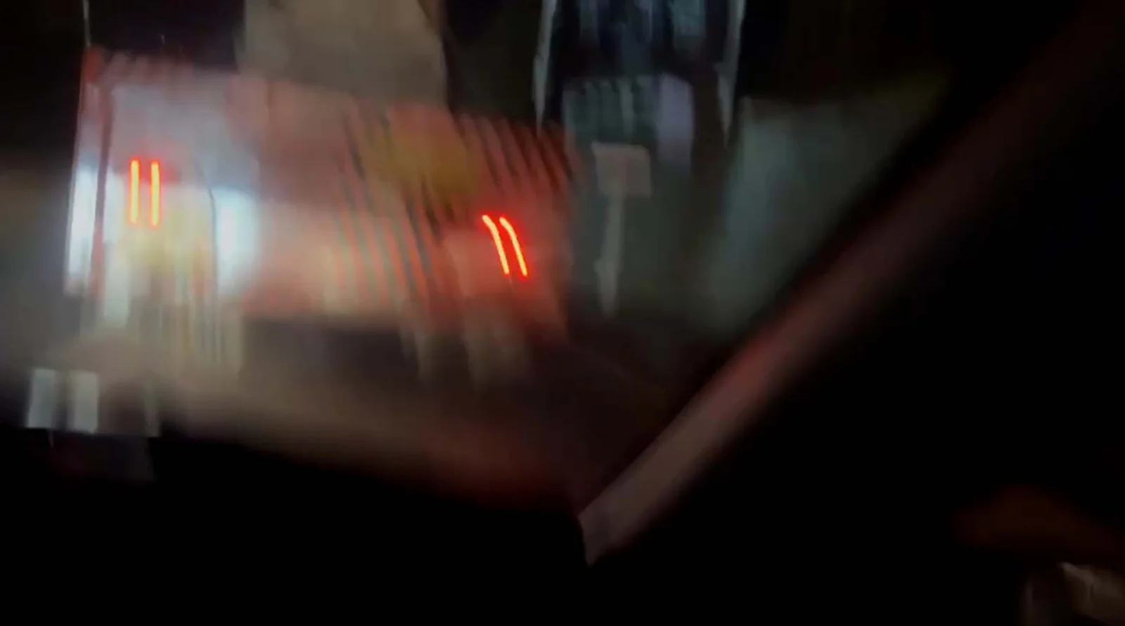 لحظات رانندگی پرخطر و تصادف مرگبار با کامیون