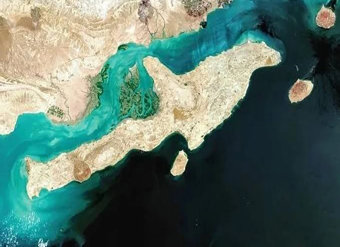 حمله پهپادی دشمن به دو قایق صیادی در قشم