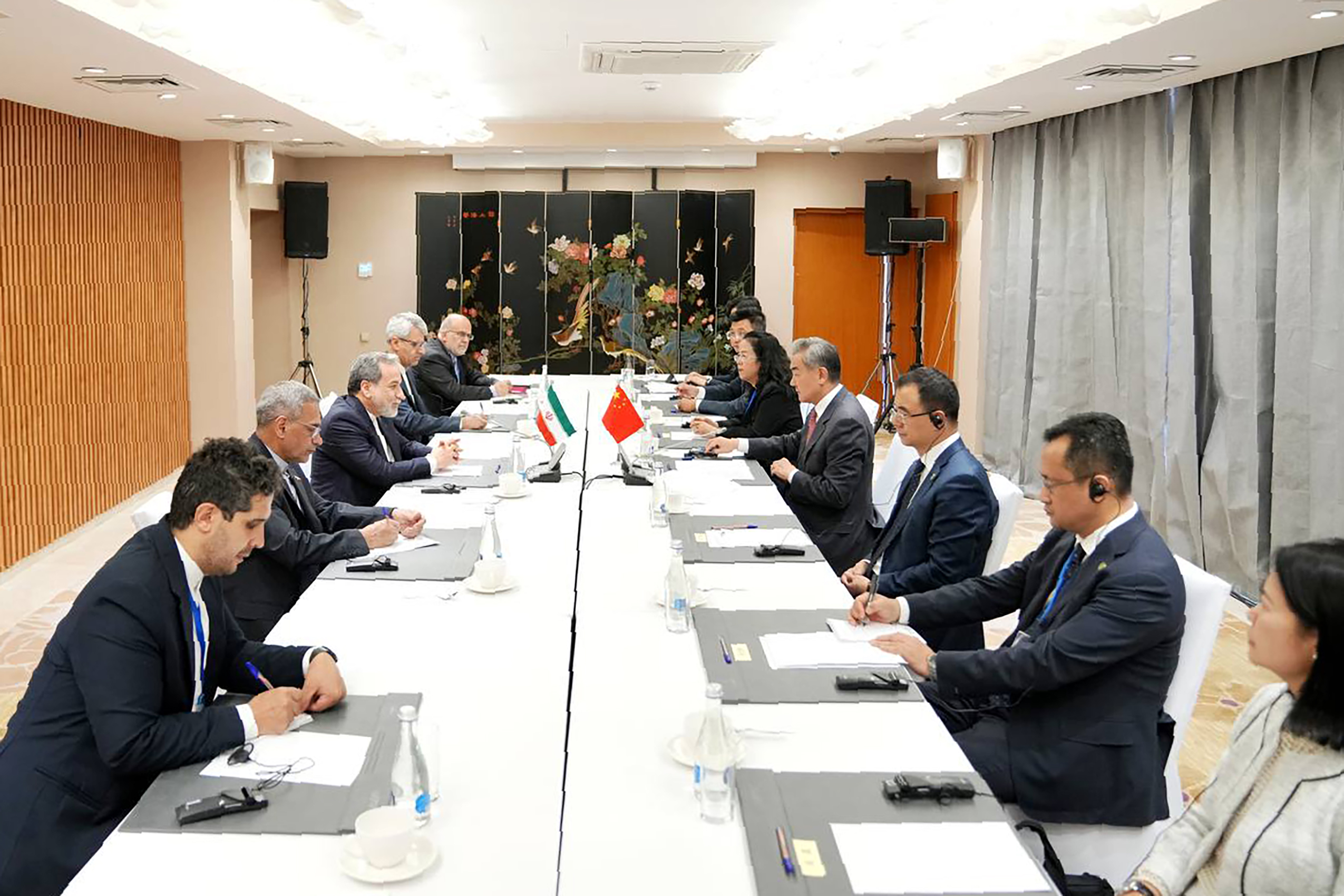 عکس: حضور و سخنرانی وزیر امور خارجه در نشست شورای وزیران سازمان همکاری شانگهای در قرقیزستان