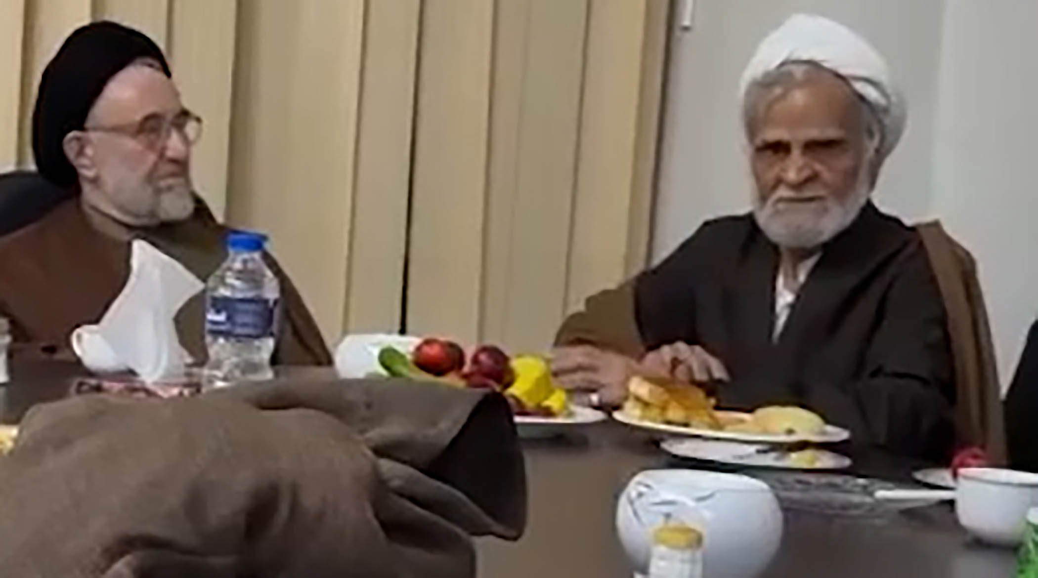 شعرخوانی در فراق رهبری در حضور خاتمی و موسوی خوئینی‌ها
