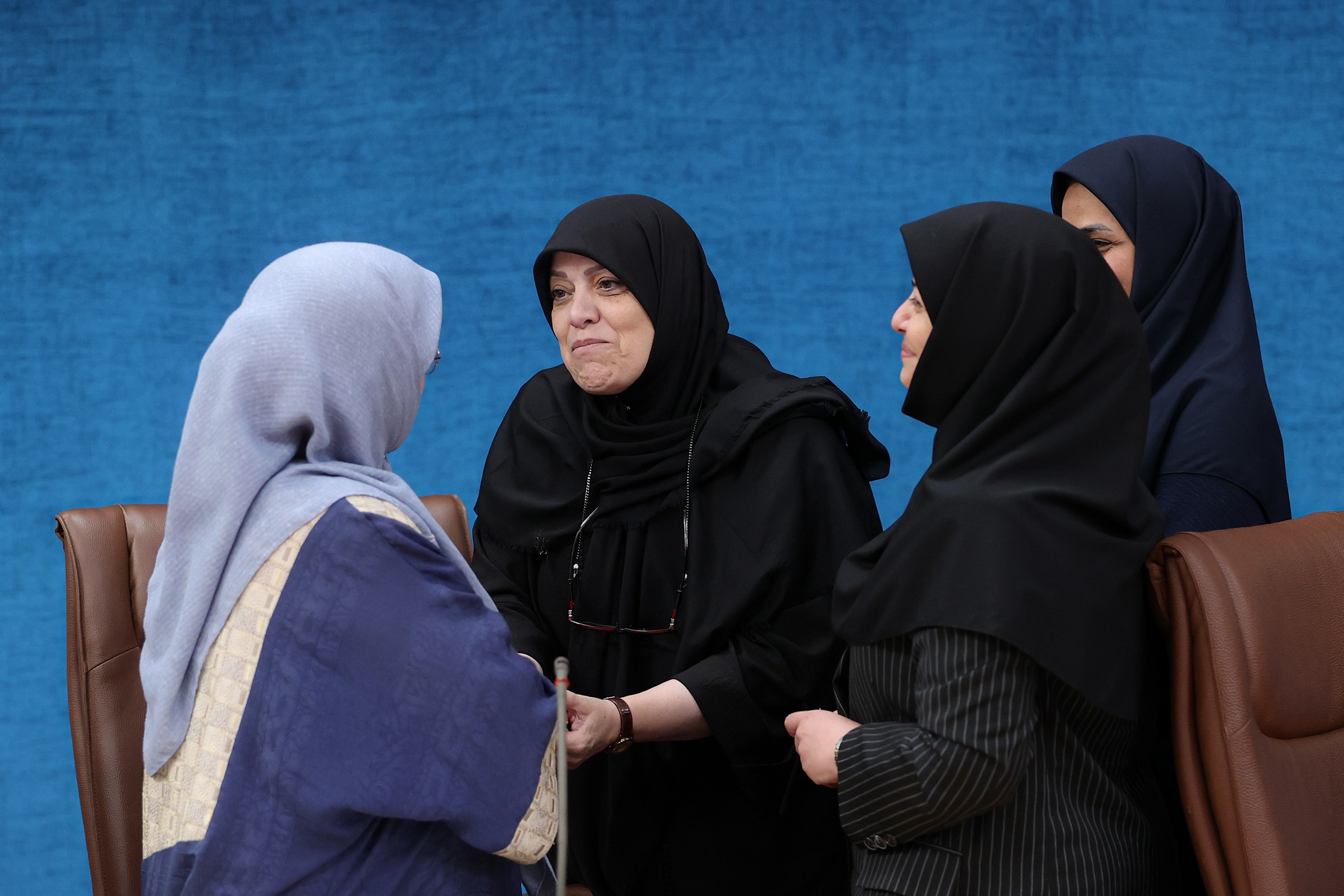 عکس: نشست رئیس‌جمهور با زنان فعال و صاحب نظر در عرصه های مختلف