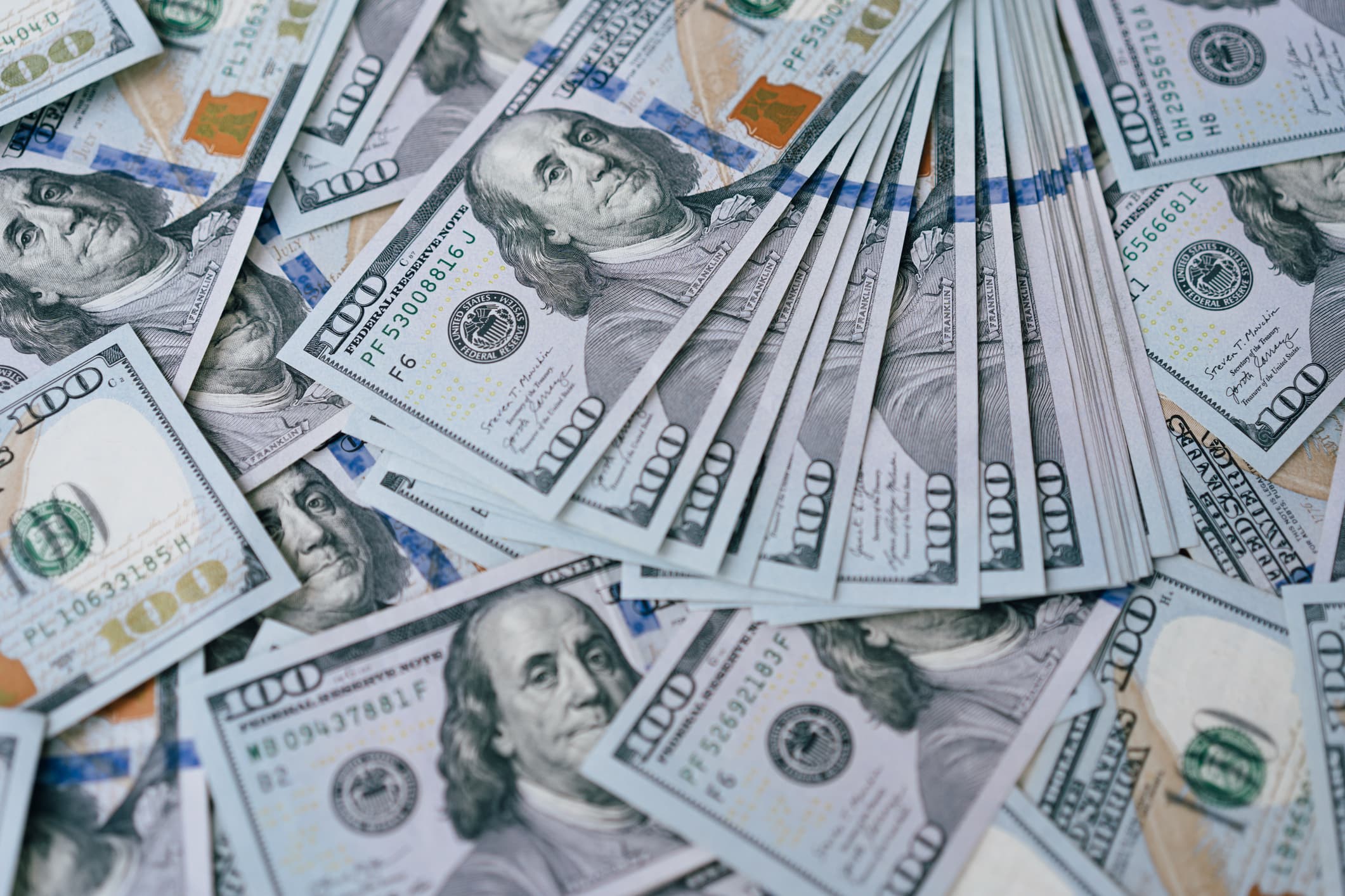دلار در آستانه ۲۳۰ هزار تومان تغییر مسیر داد/ بازار در انتظار تصمیم جدید بانک مرکزی