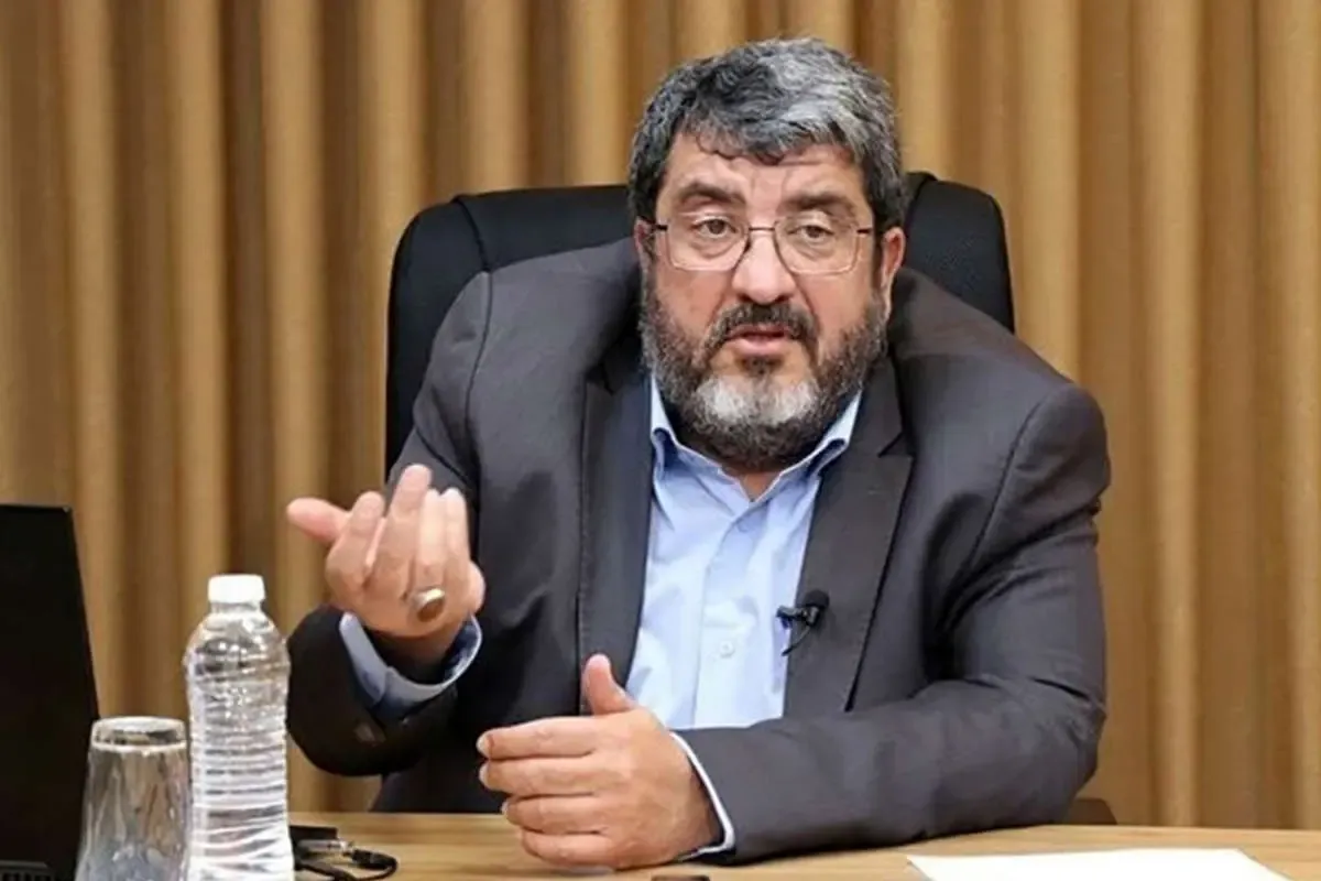 محسن رضایی لباس عوض کند یا فواد ایزدی؟ / رضایی در جبهه بود شما ۲۴ سال در آمریکا! محسن رضایی لباس عوض کند یا فواد ایزدی؟ / رضایی در جبهه بود شما ۲۴ سال در آمریکا!