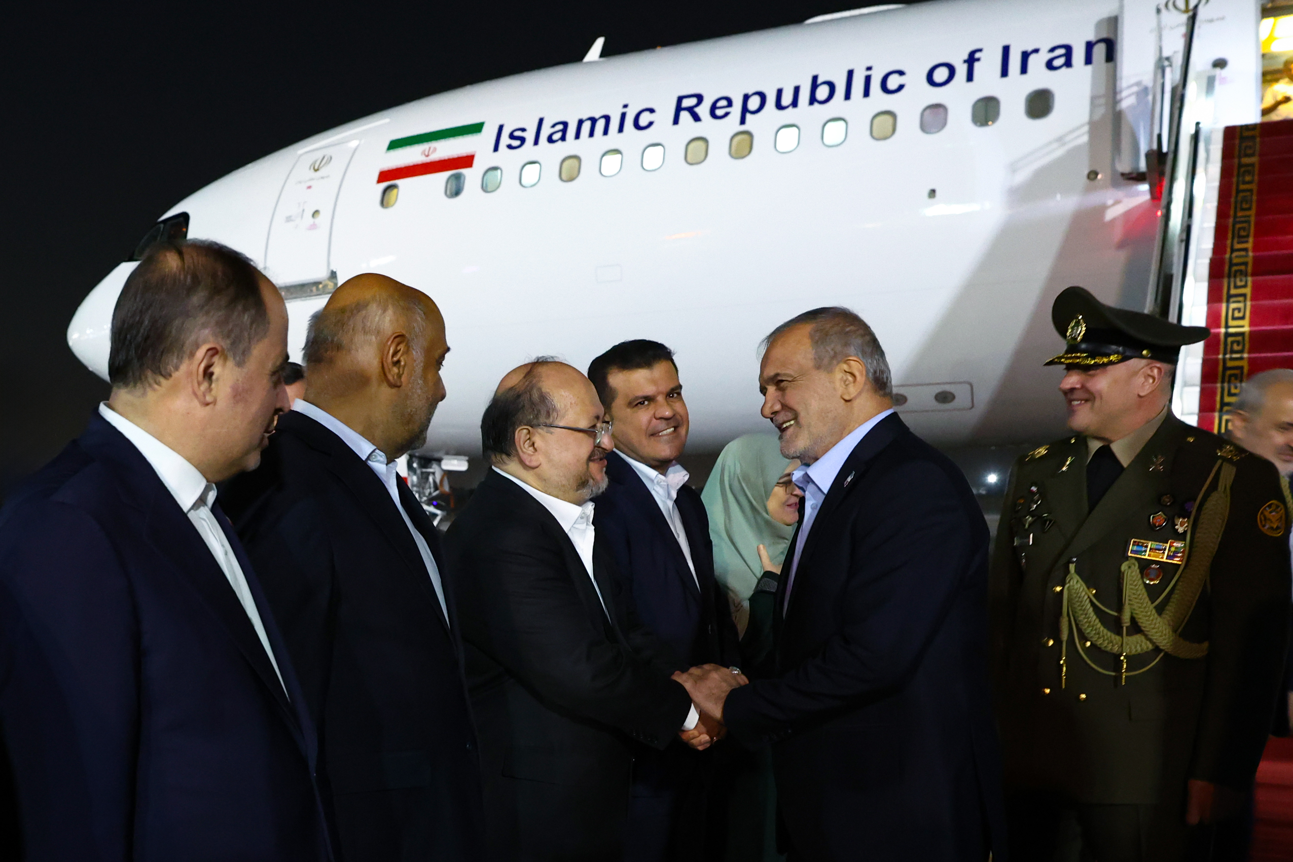 عکس: بازگشت رئیس جمهور از نیویورک